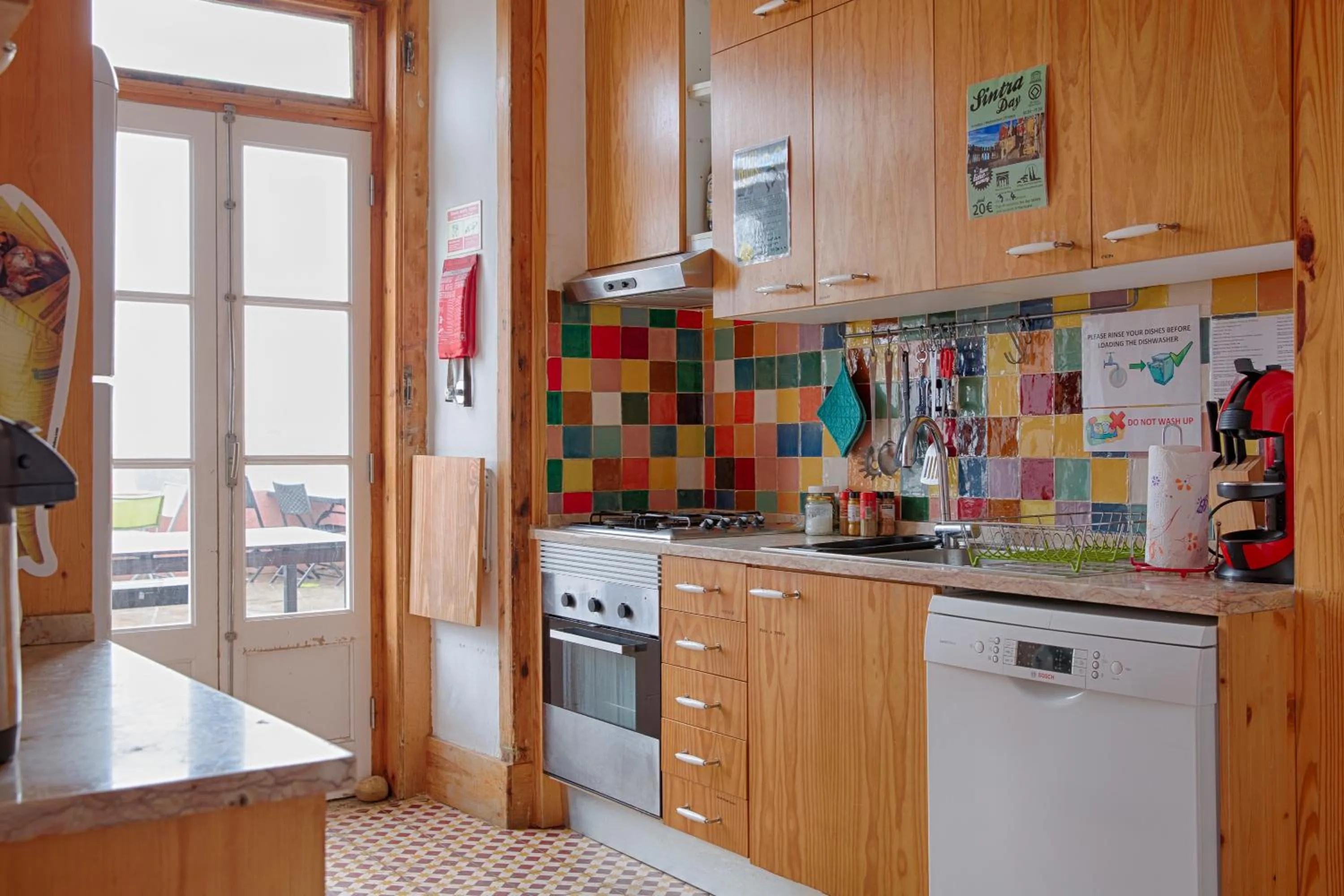 Kitchen or kitchenette in This Is Lisbon Hostel