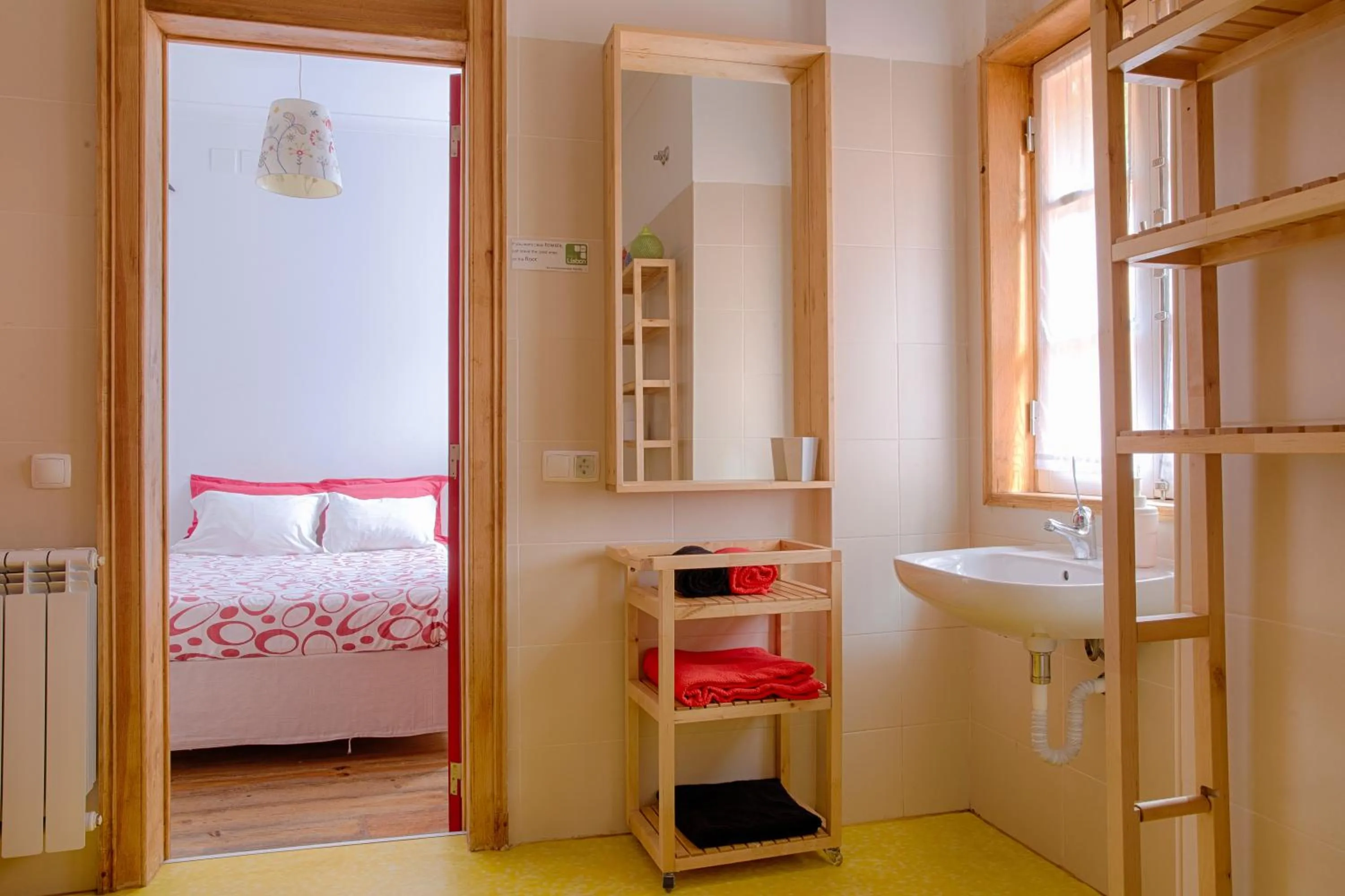 Bathroom, Bed in This Is Lisbon Hostel