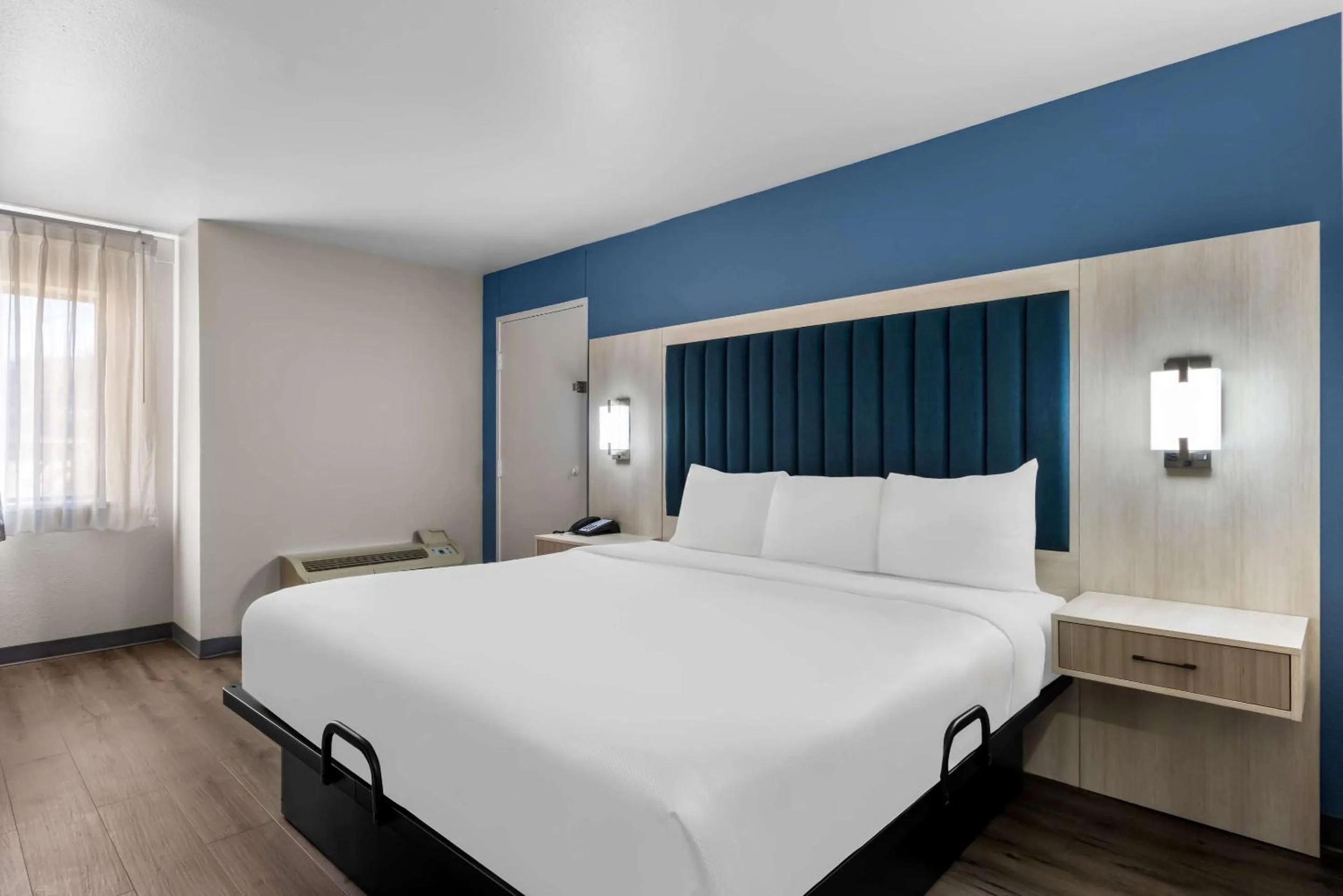 Bedroom, Bed in Motel 6-San Antonio, TX - Medical Center South