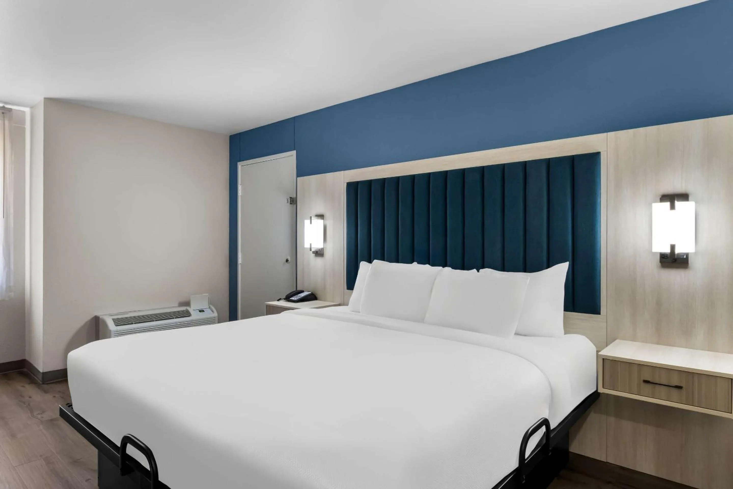 Bedroom, Bed in Motel 6-San Antonio, TX - Medical Center South