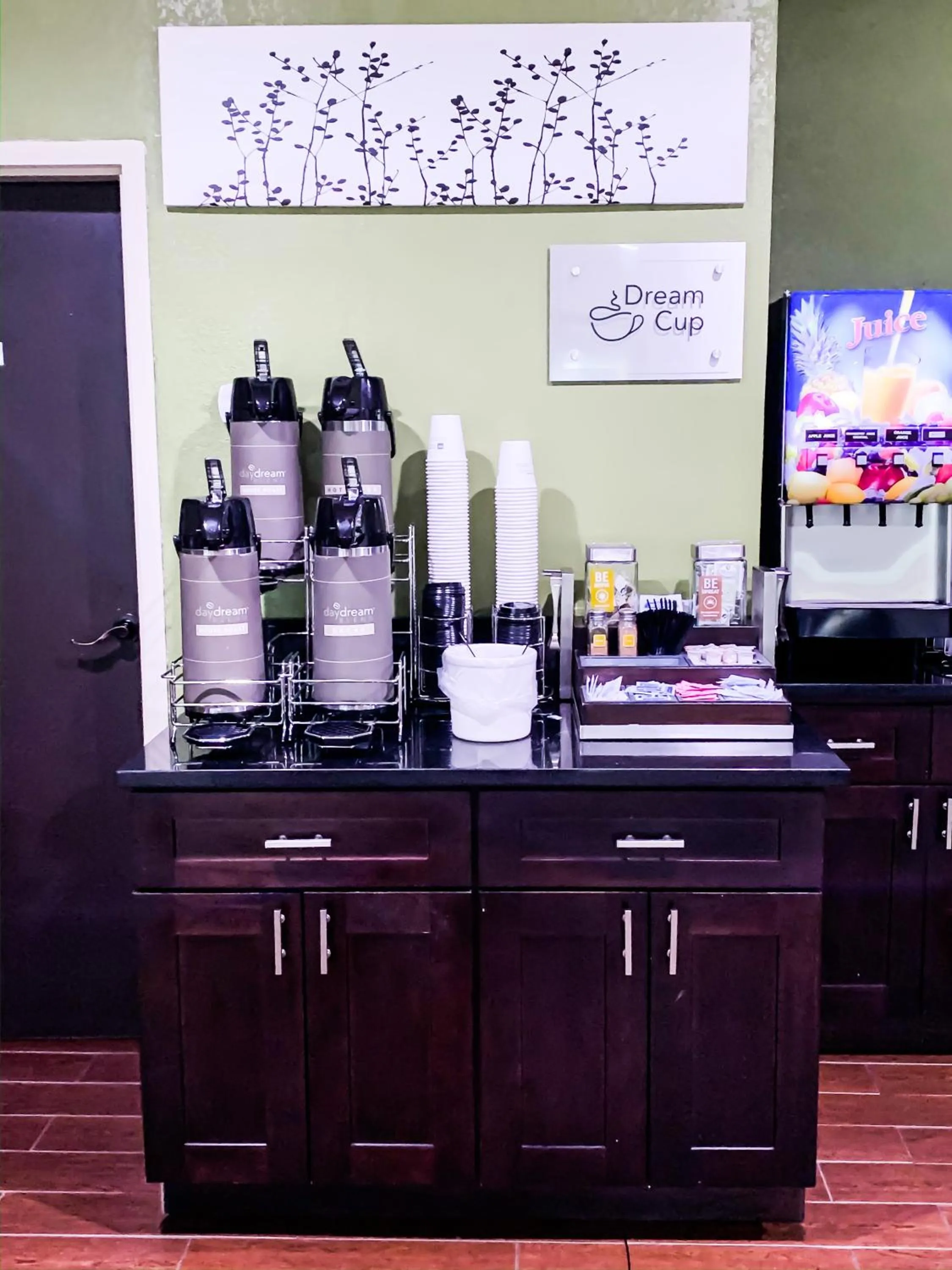 Coffee/tea facilities in Wingate by Wyndham Macon West I-475