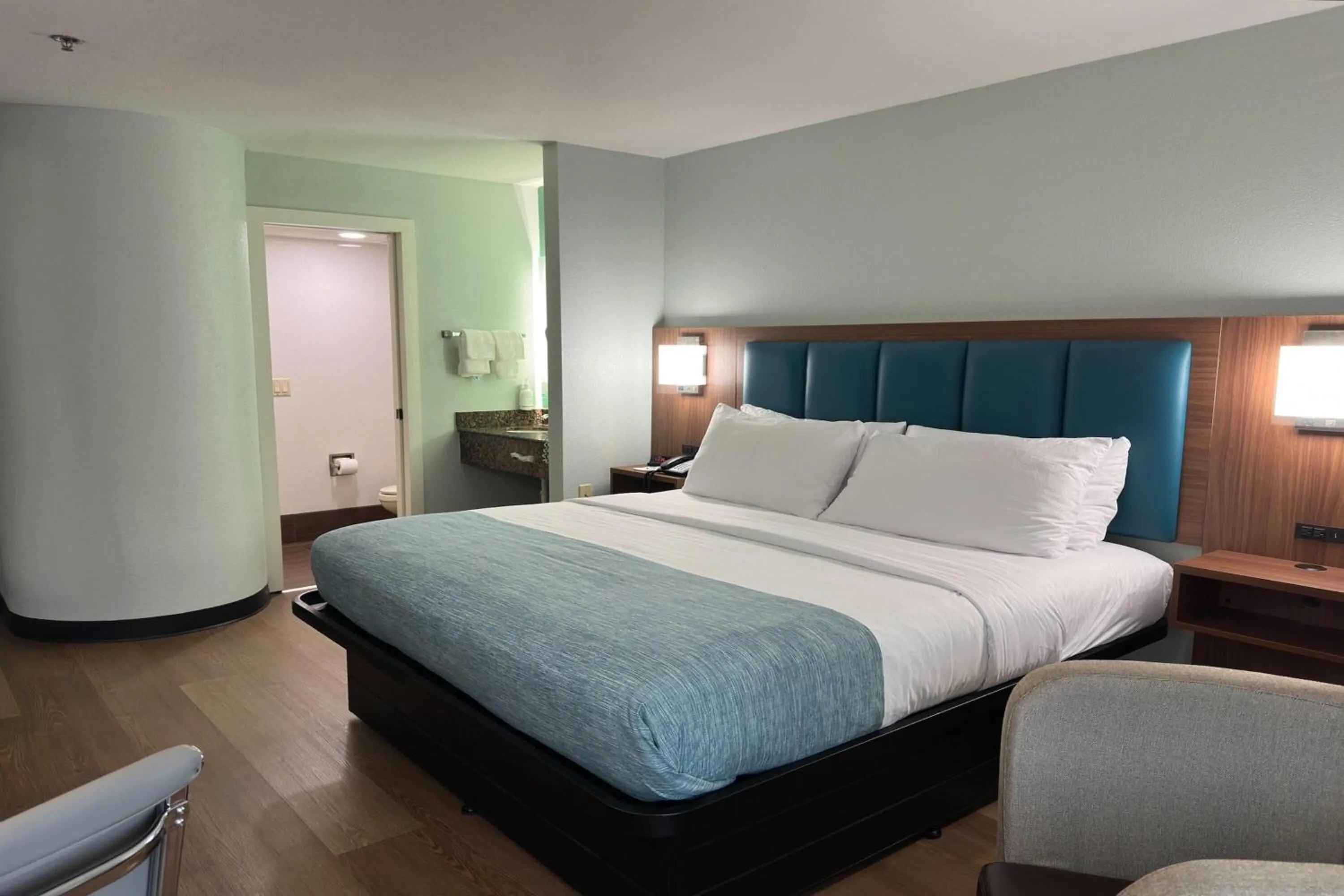 Photo of the whole room, Bed in Wingate by Wyndham Macon West I-475