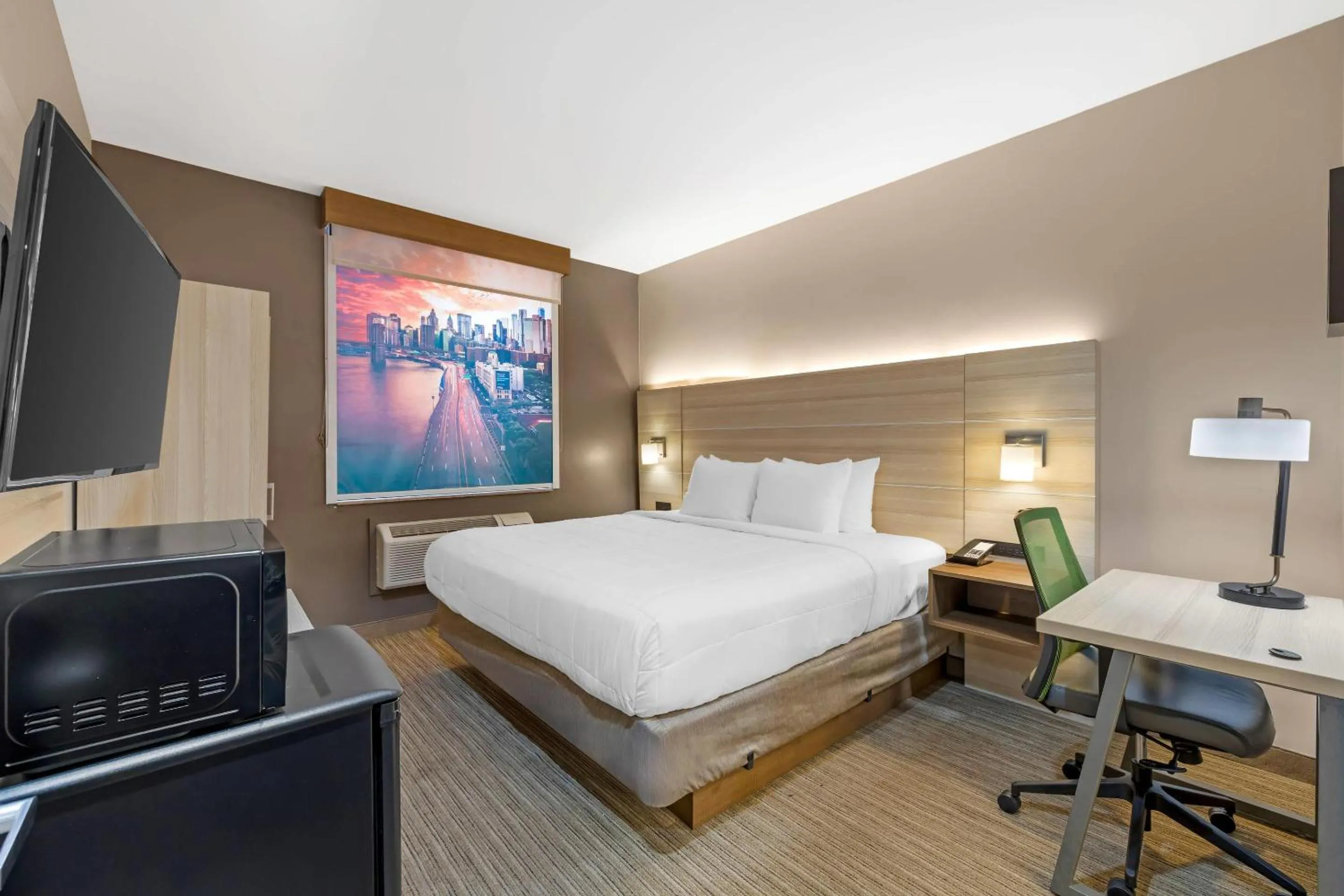 Bedroom, Bed in Country Inn & Suites by Radisson, Staten Island