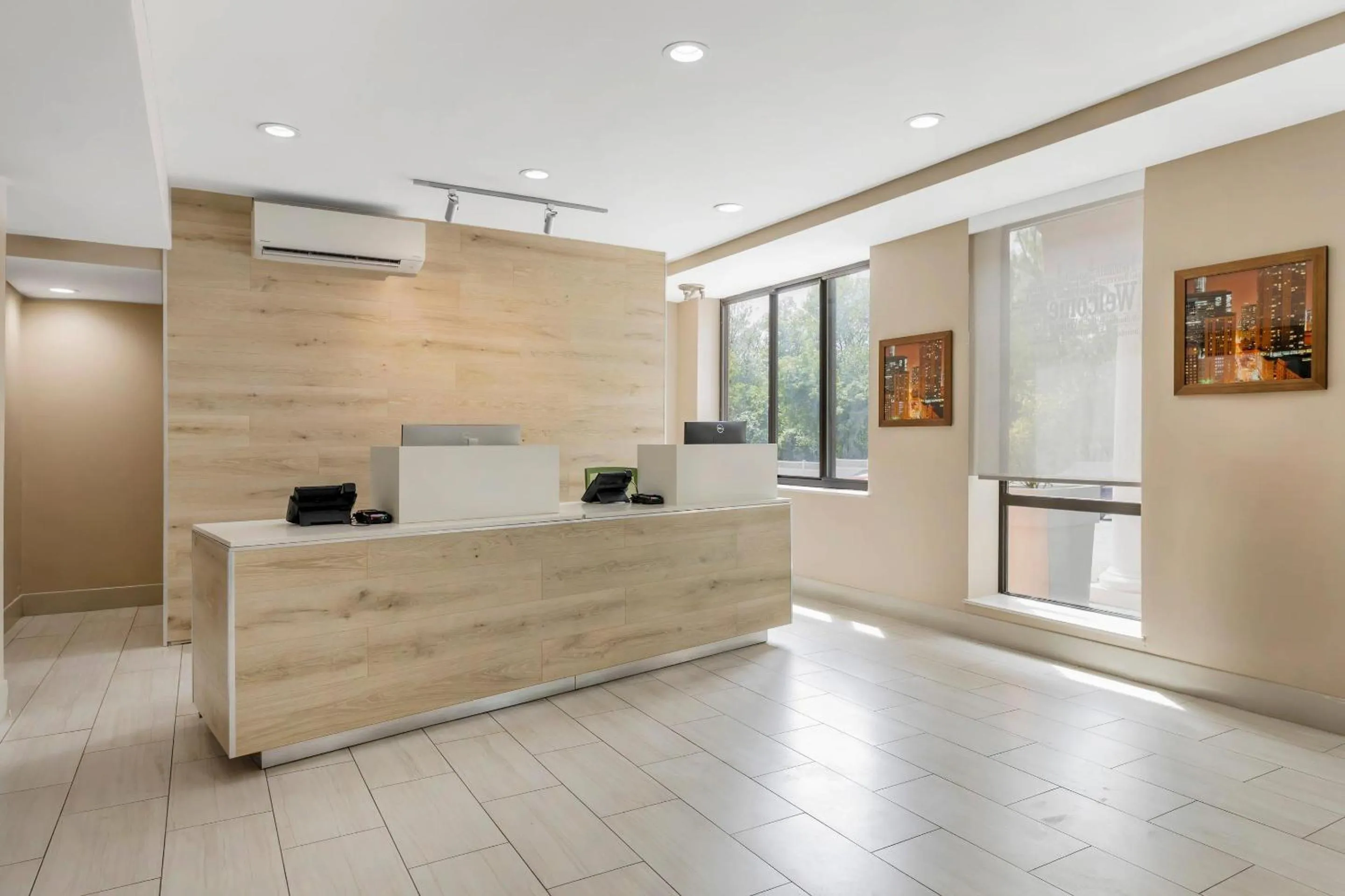 Lobby or reception in Country Inn & Suites by Radisson, Staten Island