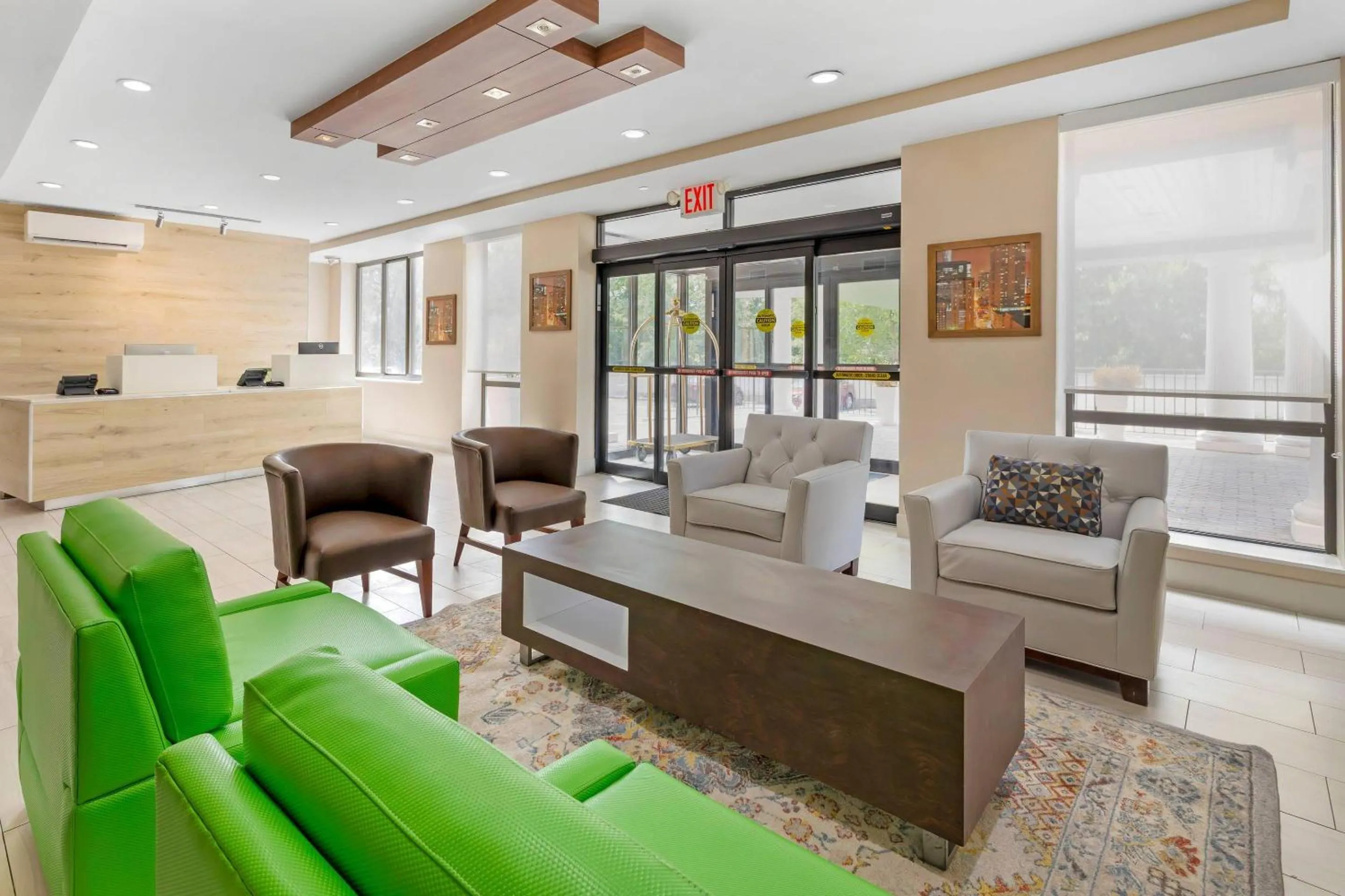 Lobby or reception in Country Inn & Suites by Radisson, Staten Island