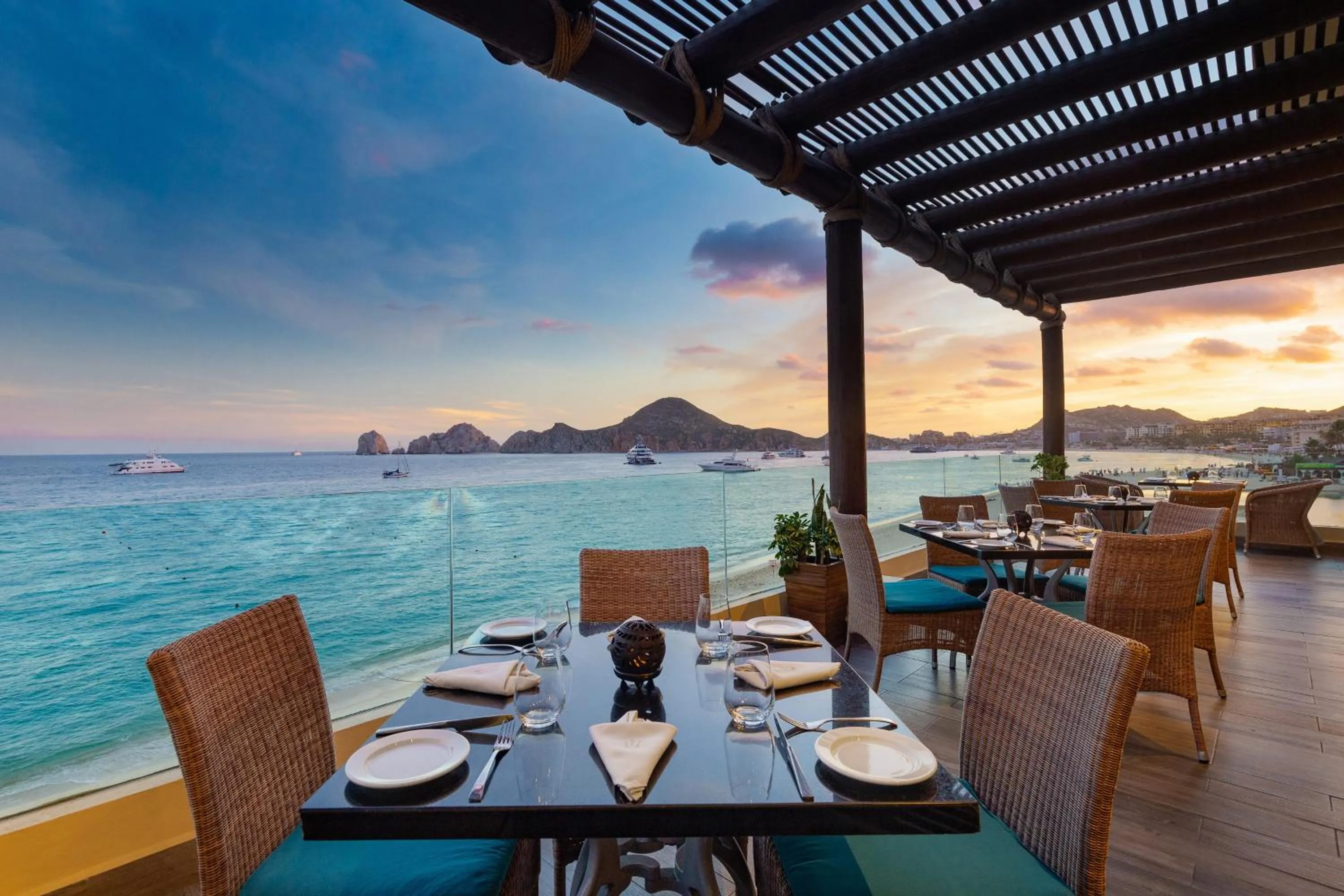 Restaurant/places to eat in Villa del Arco Beach Resort & Spa