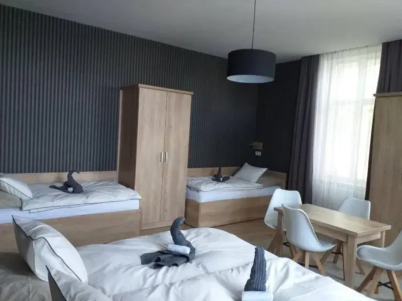 Quadruple Room with Balcony in Deák Panzió Quadruple Room with Balcony in Deák Panzió