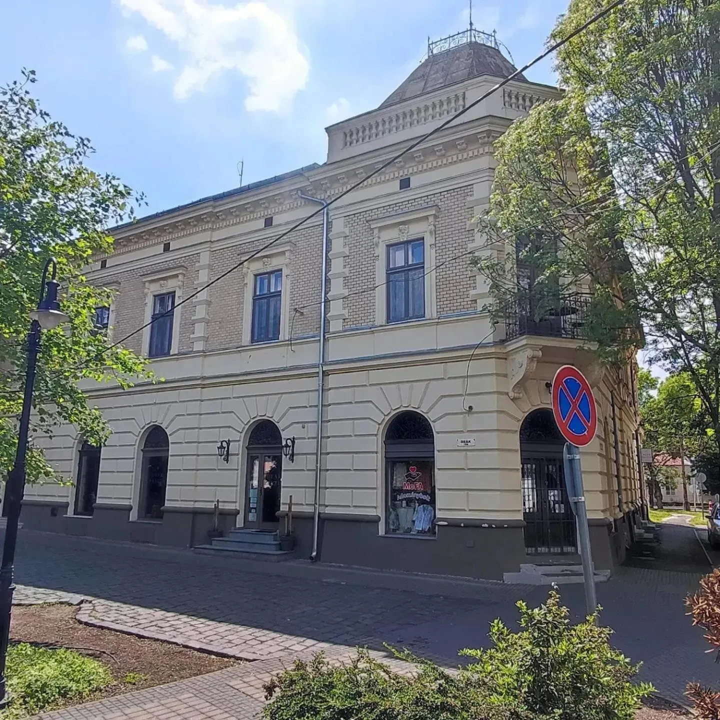 Property building in Deák Panzió