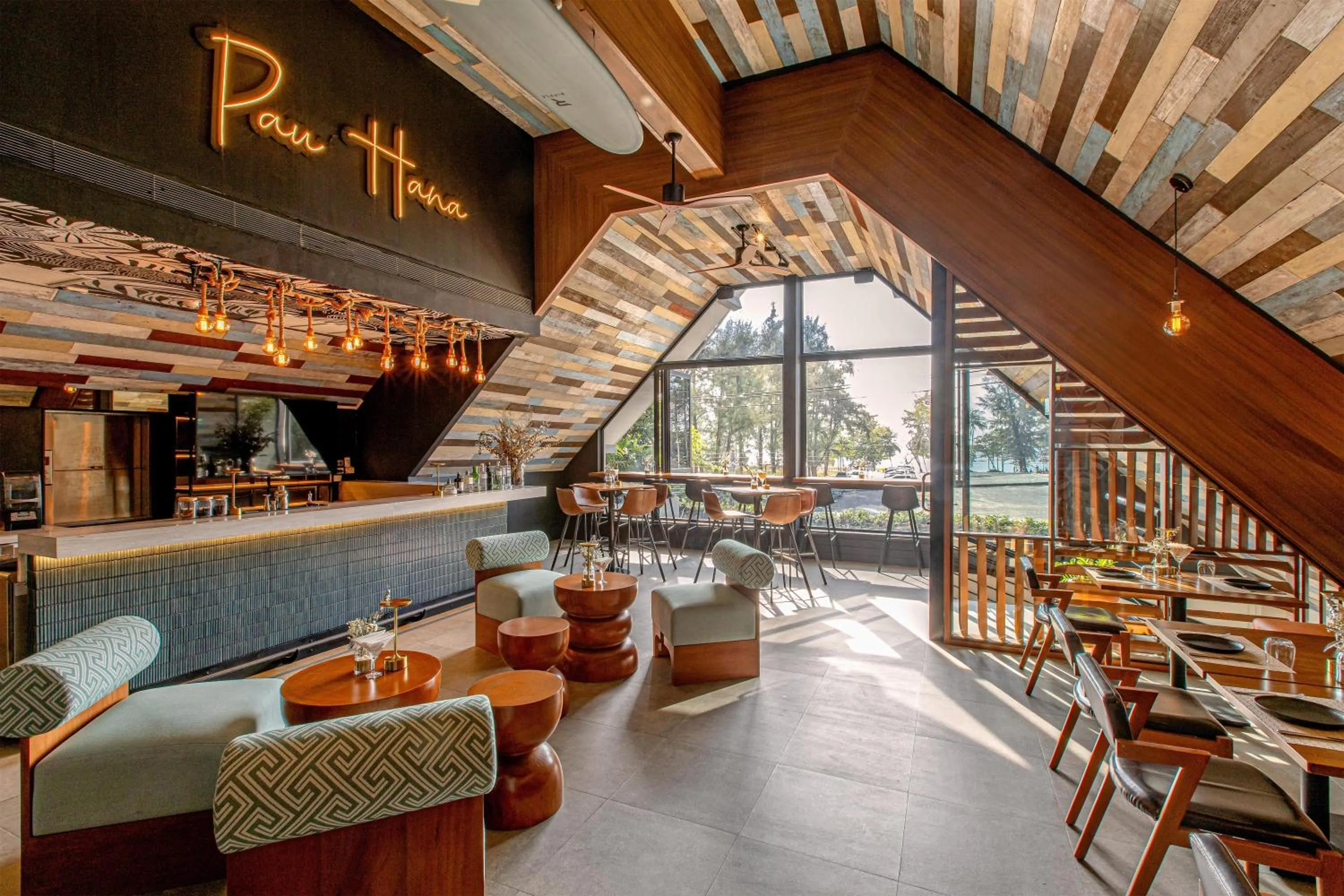 Restaurant/places to eat in OUTRIGGER Surin Beach Resort