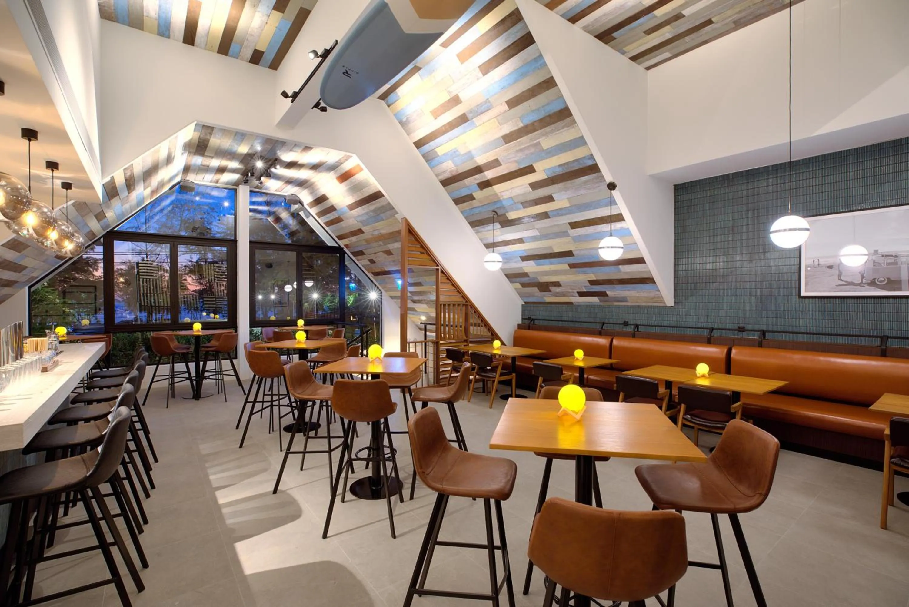 Restaurant/places to eat in OUTRIGGER Surin Beach Resort