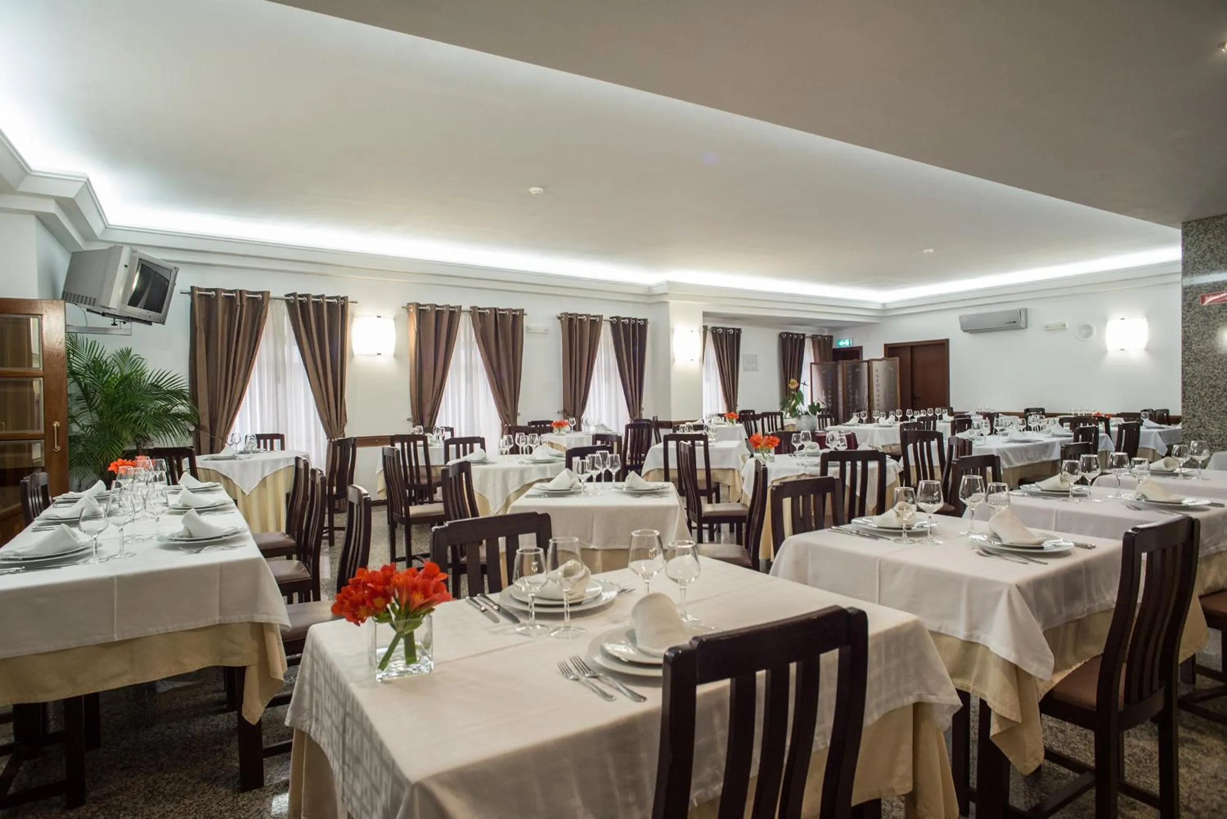 Restaurant/places to eat in Hotel Boavista I