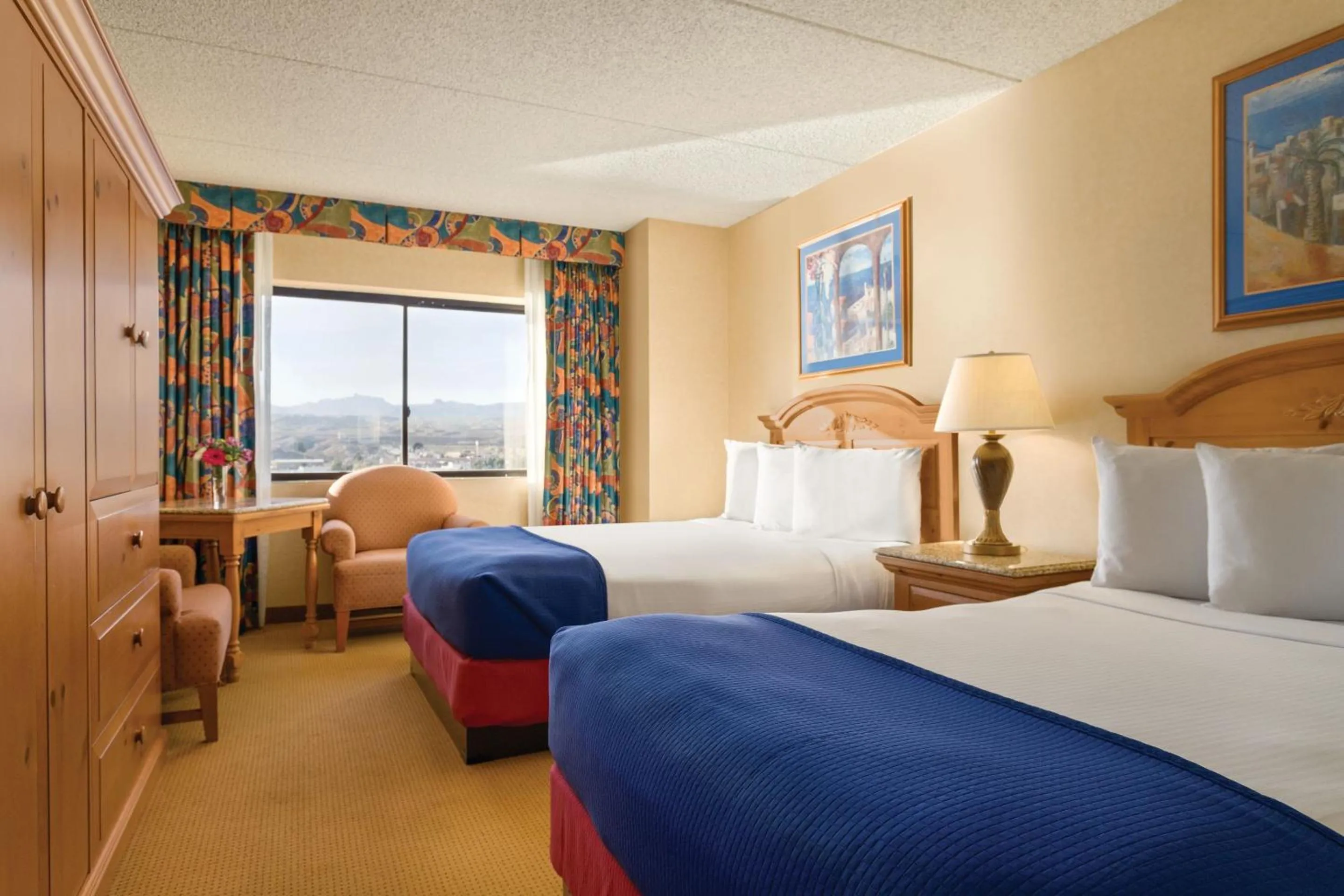 Bedroom, Bed in Harrah's Laughlin, A Caesars Destination