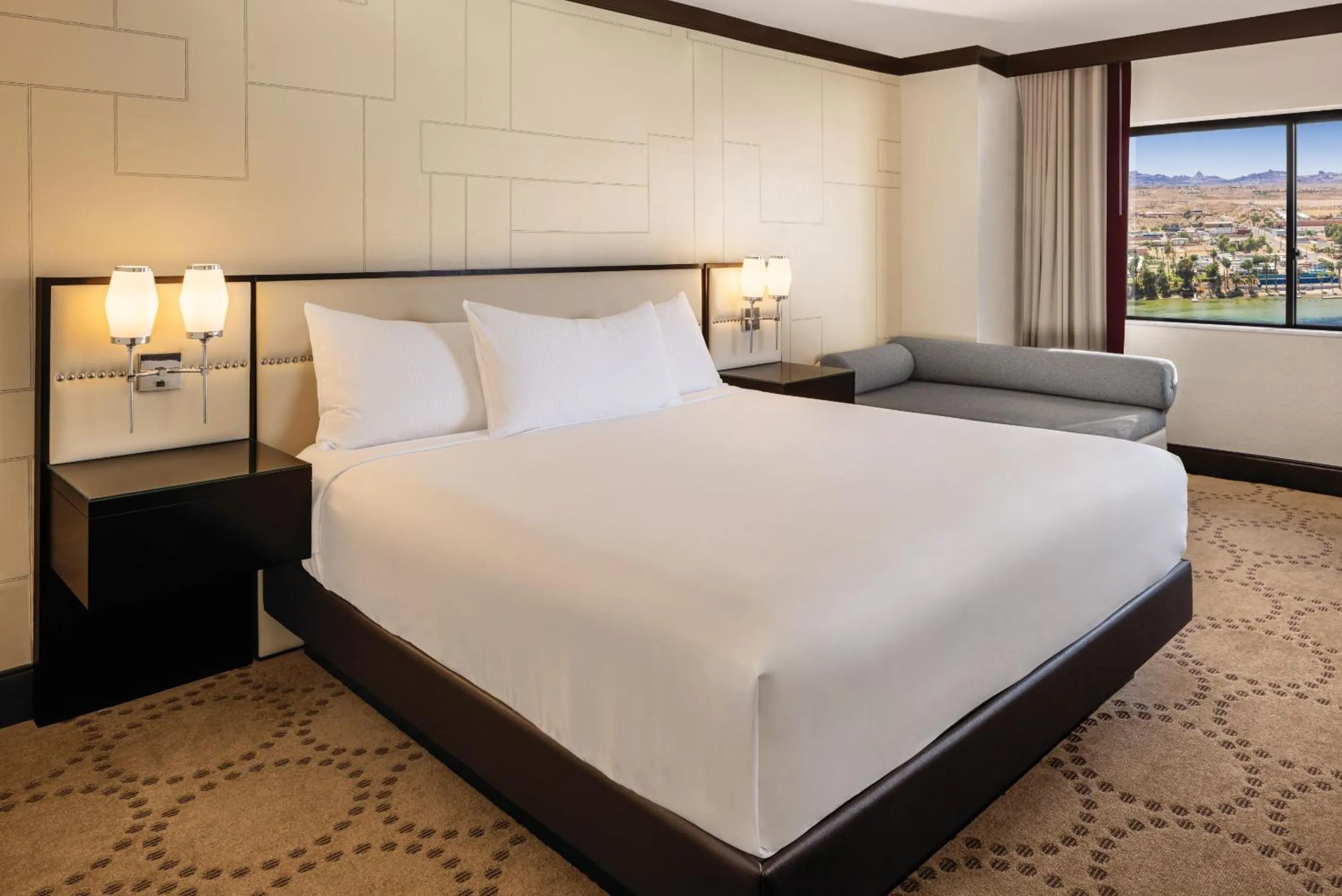 Bedroom, Bed in Harrah's Laughlin, A Caesars Destination