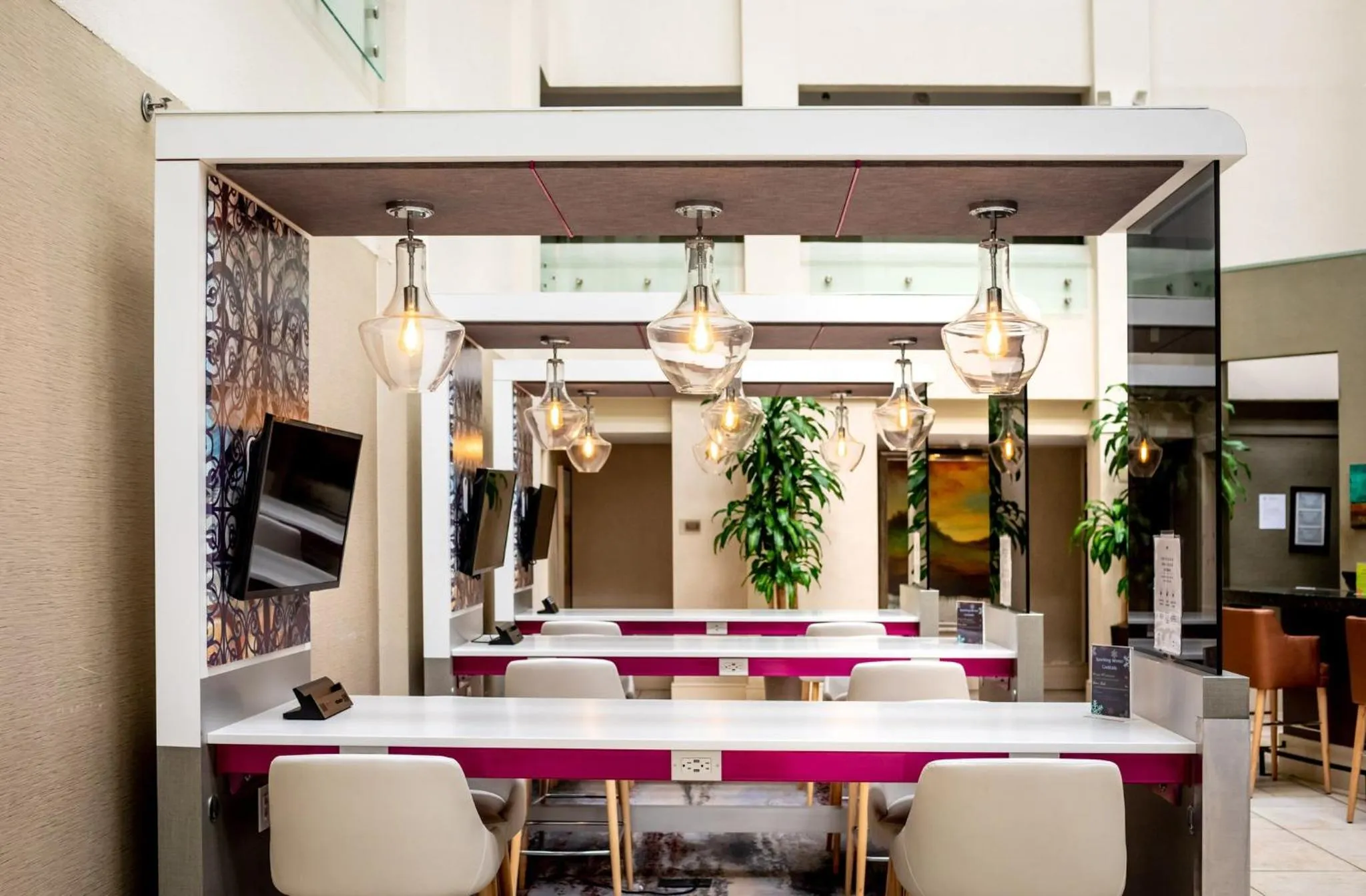 Restaurant/places to eat in Crowne Plaza Charleston by IHG