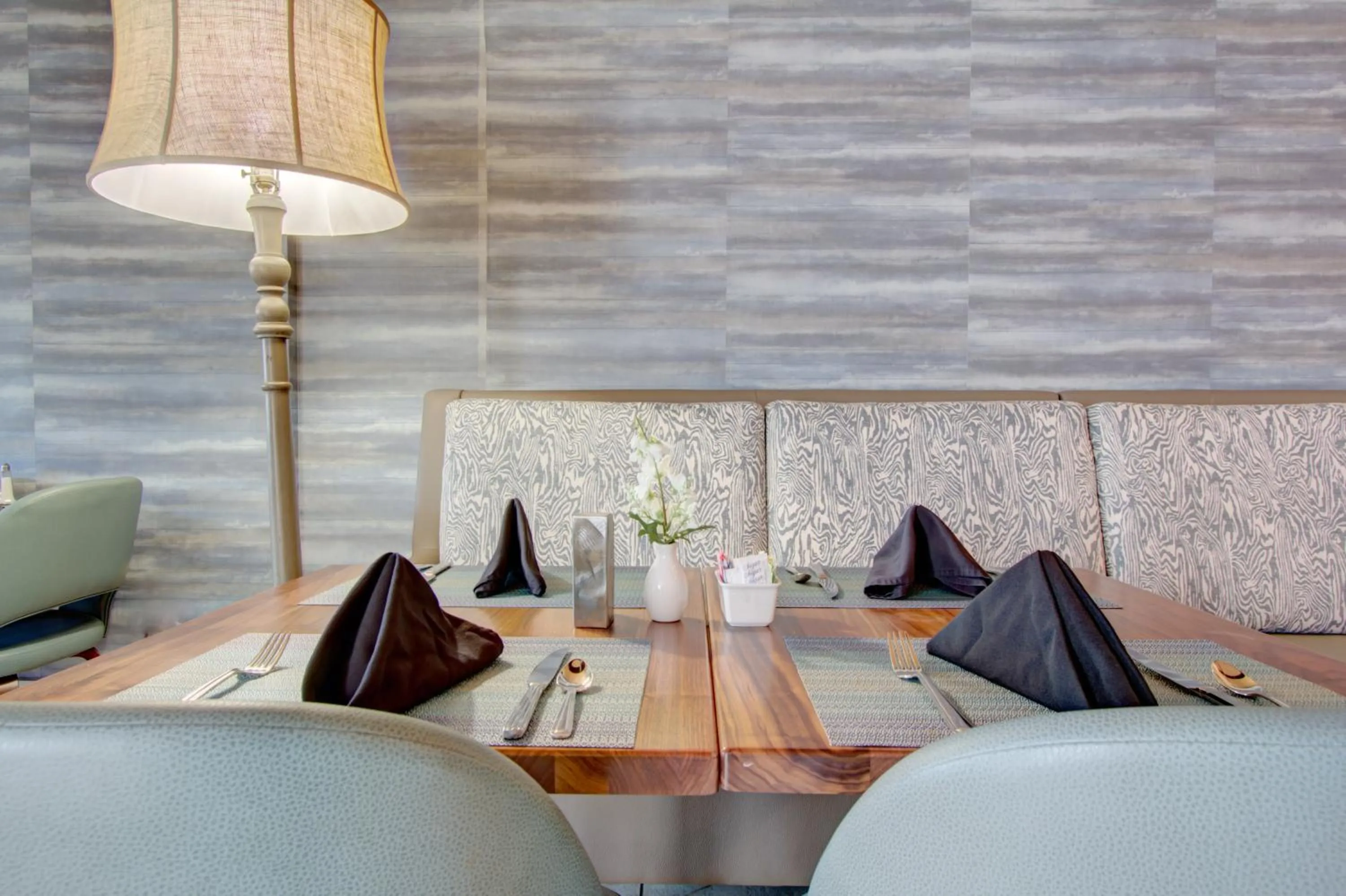 Restaurant/places to eat in Crowne Plaza Charleston by IHG