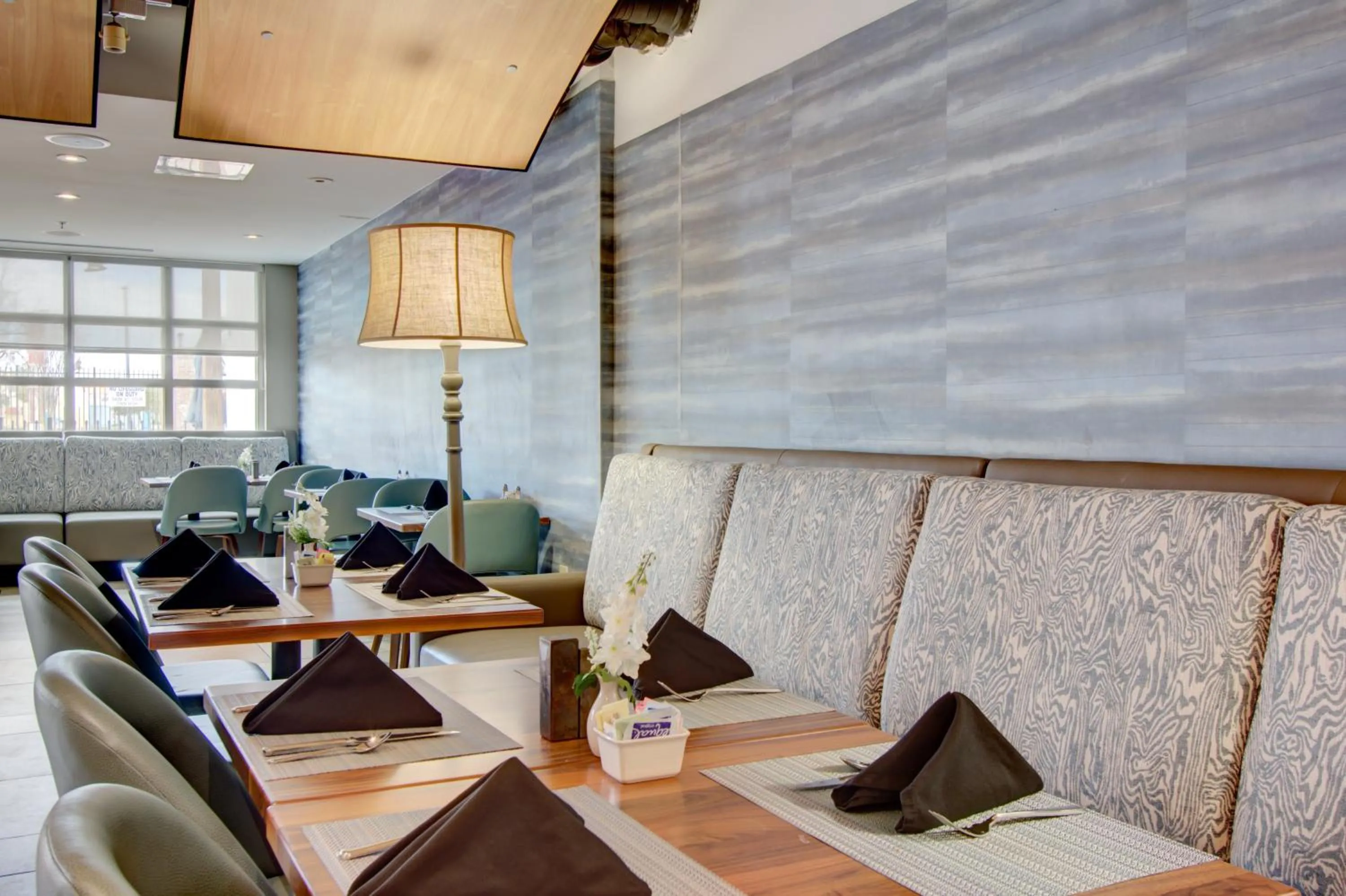 Restaurant/places to eat in Crowne Plaza Charleston by IHG