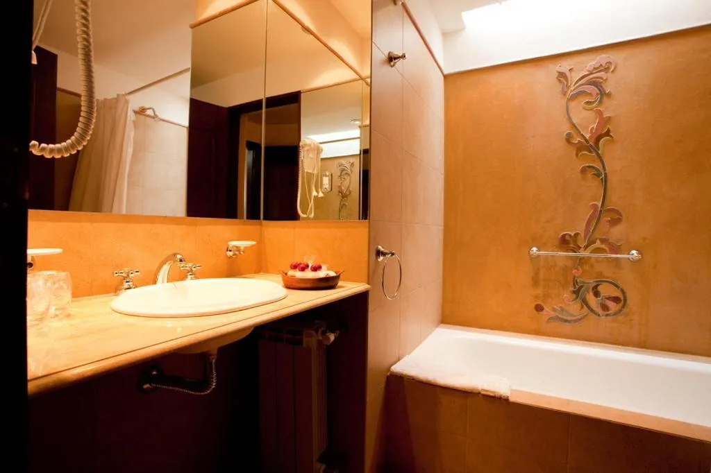 Bathroom in Hotel Marqués De Tojo