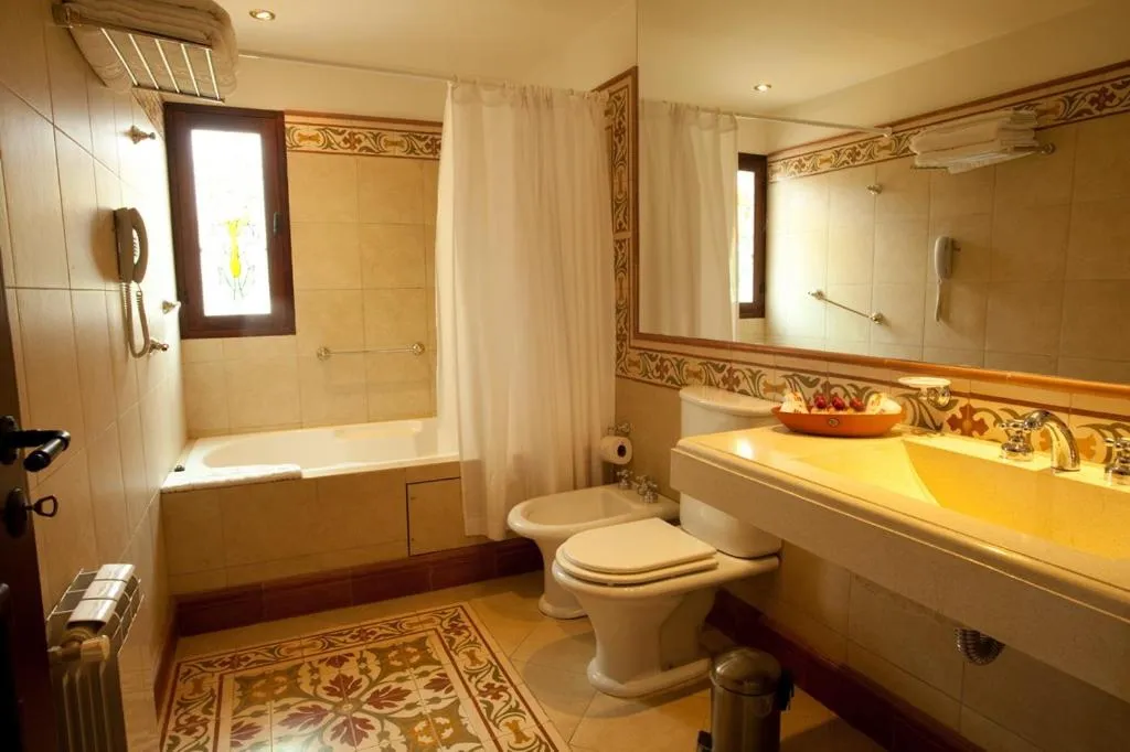 Shower in Hotel Marqués De Tojo