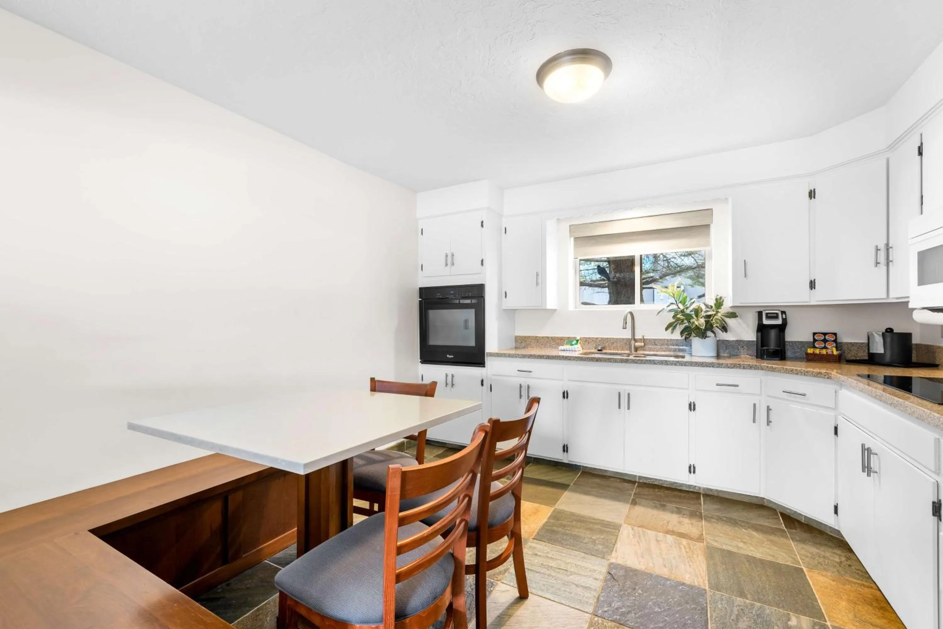 Photo of the whole room in Best Western Driftwood Inn