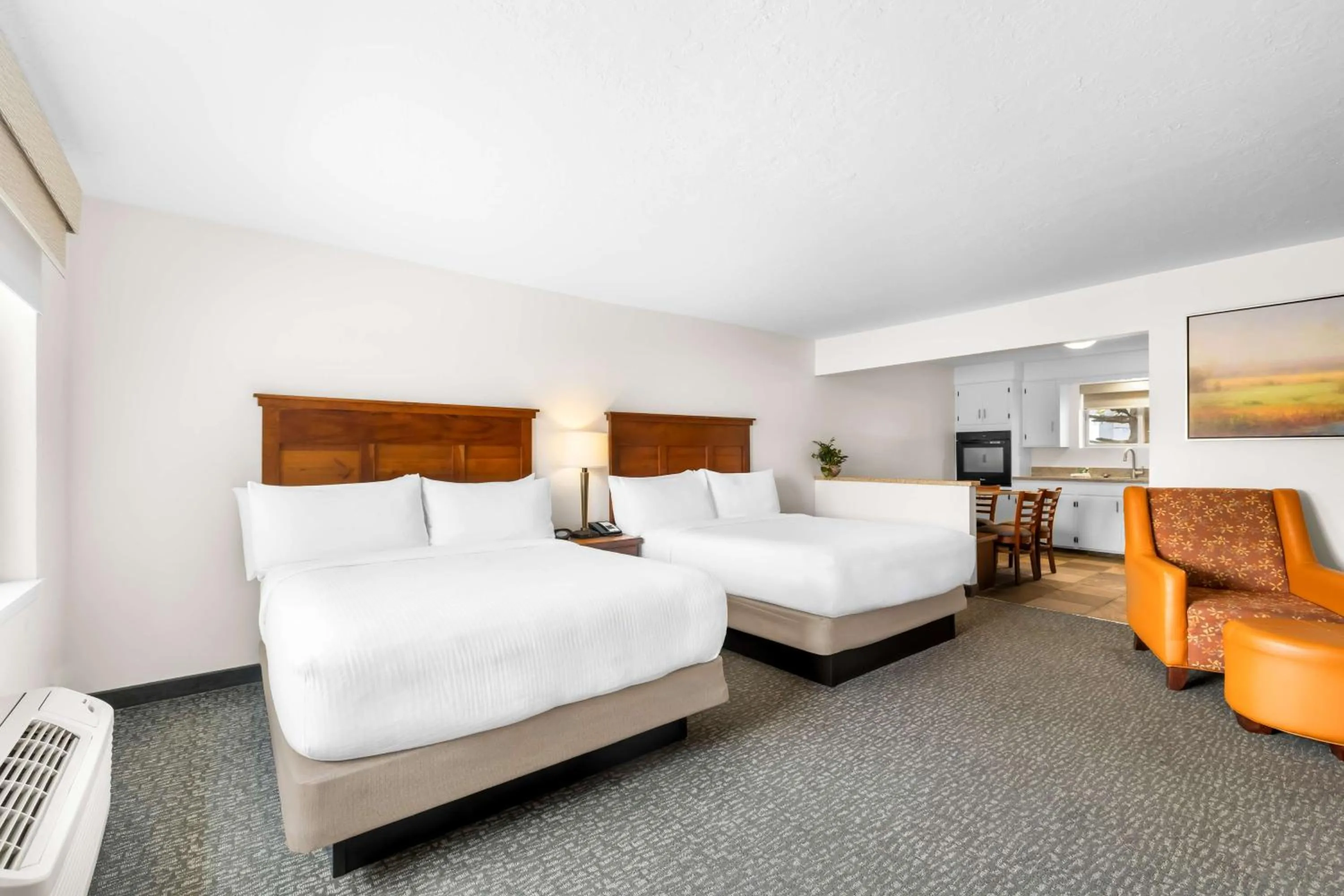 Photo of the whole room, Bed in Best Western Driftwood Inn