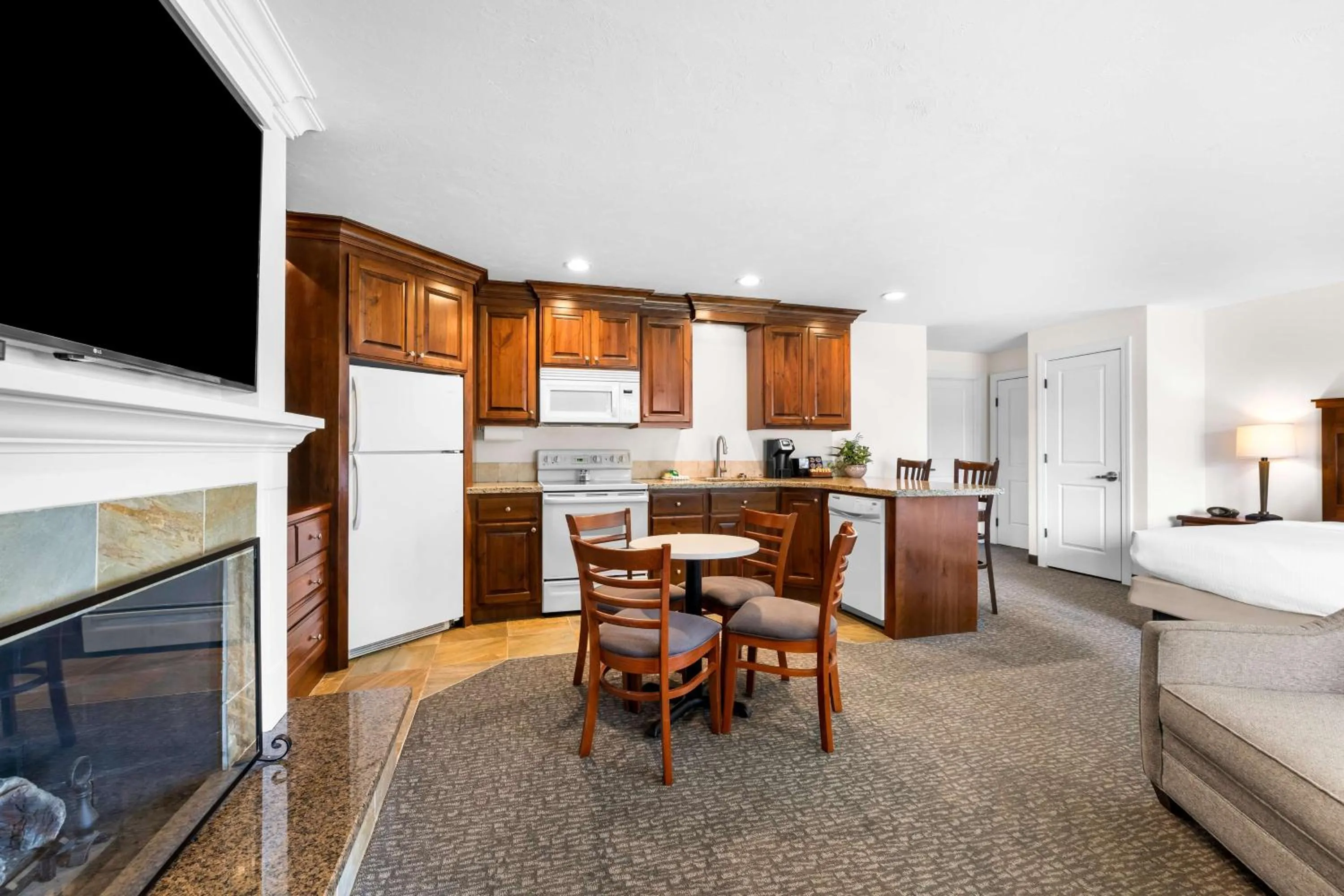 Photo of the whole room in Best Western Driftwood Inn