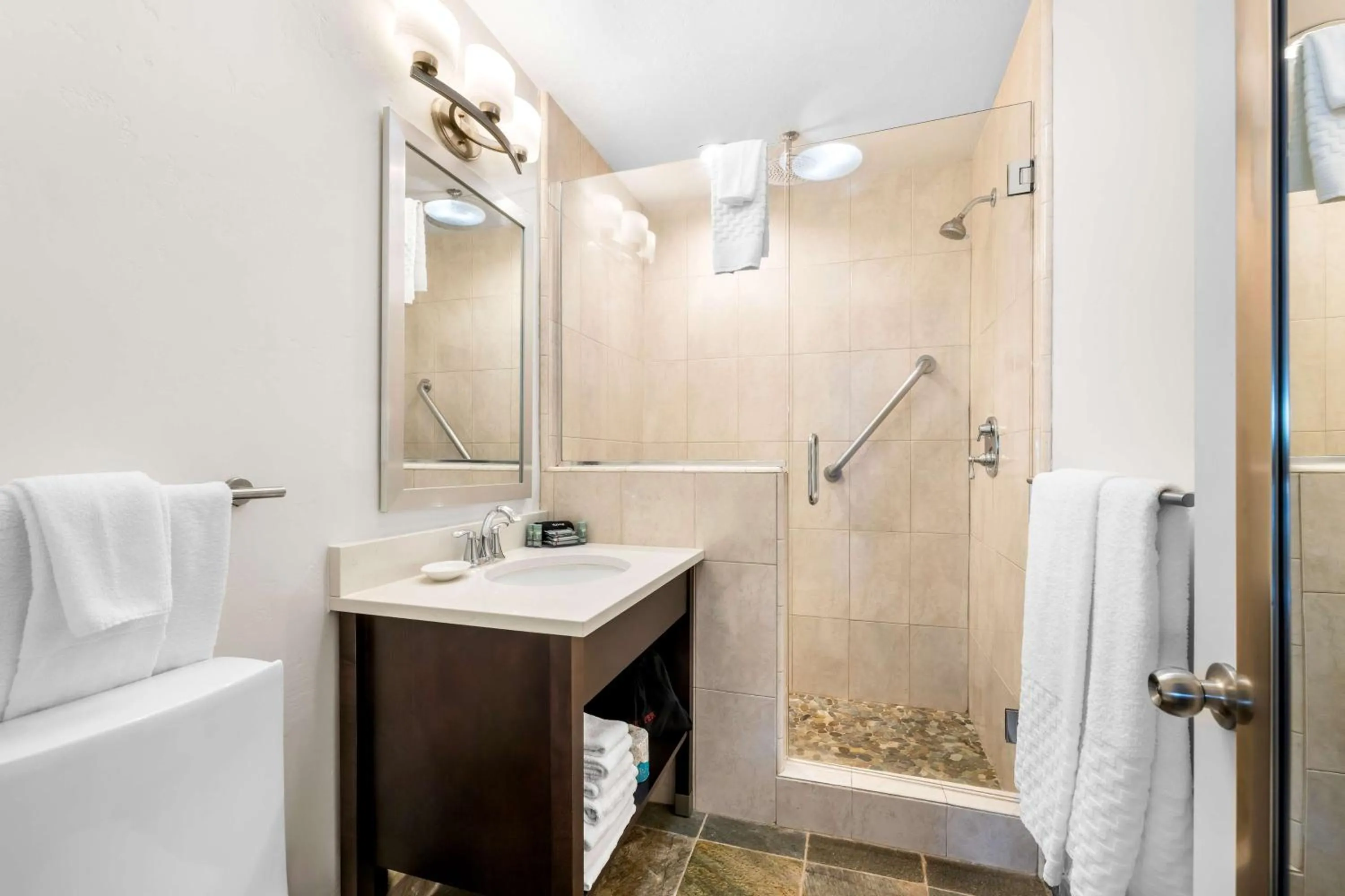 Bathroom in Best Western Driftwood Inn