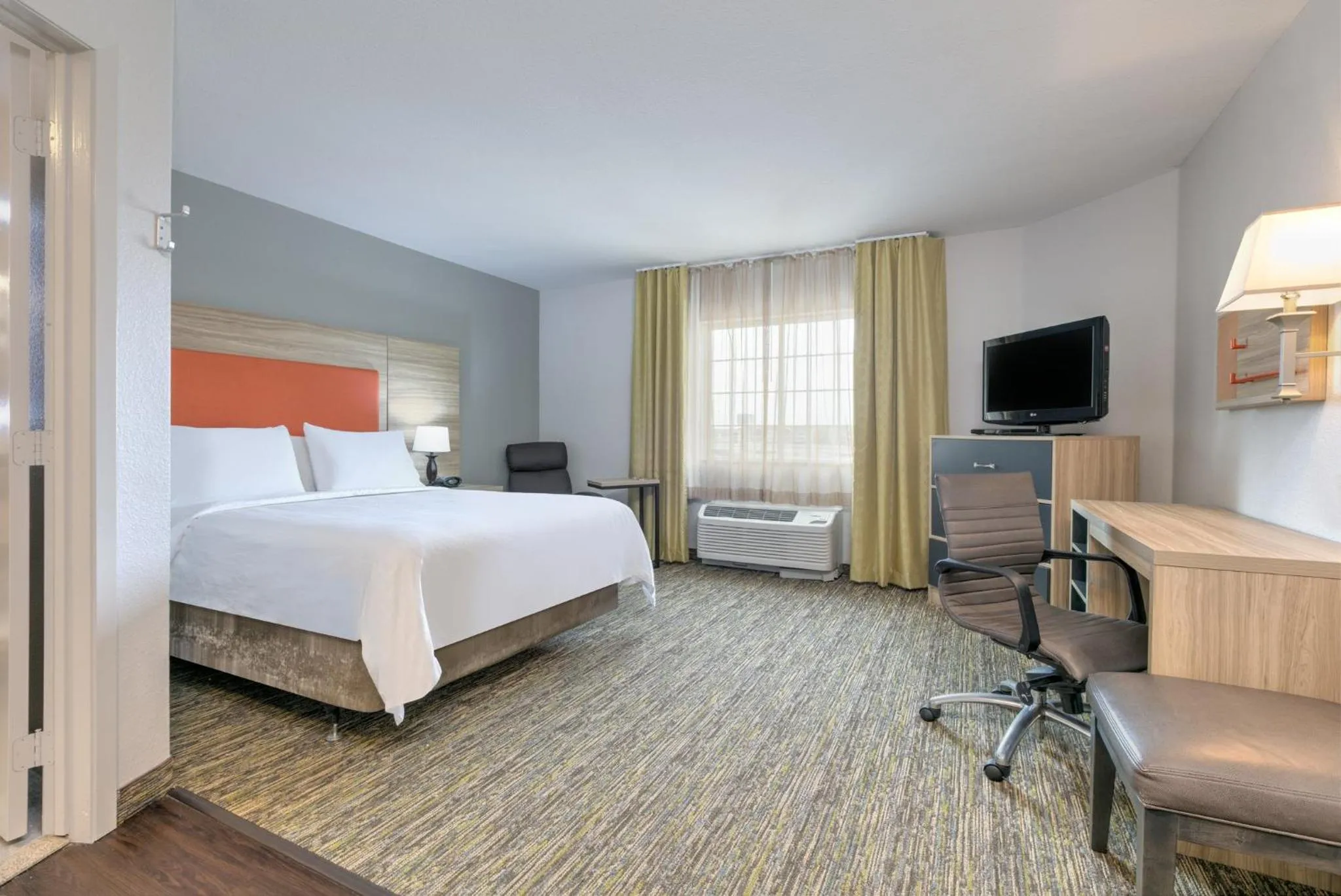 Photo of the whole room, Bed in Candlewood Suites Fort Worth West by IHG