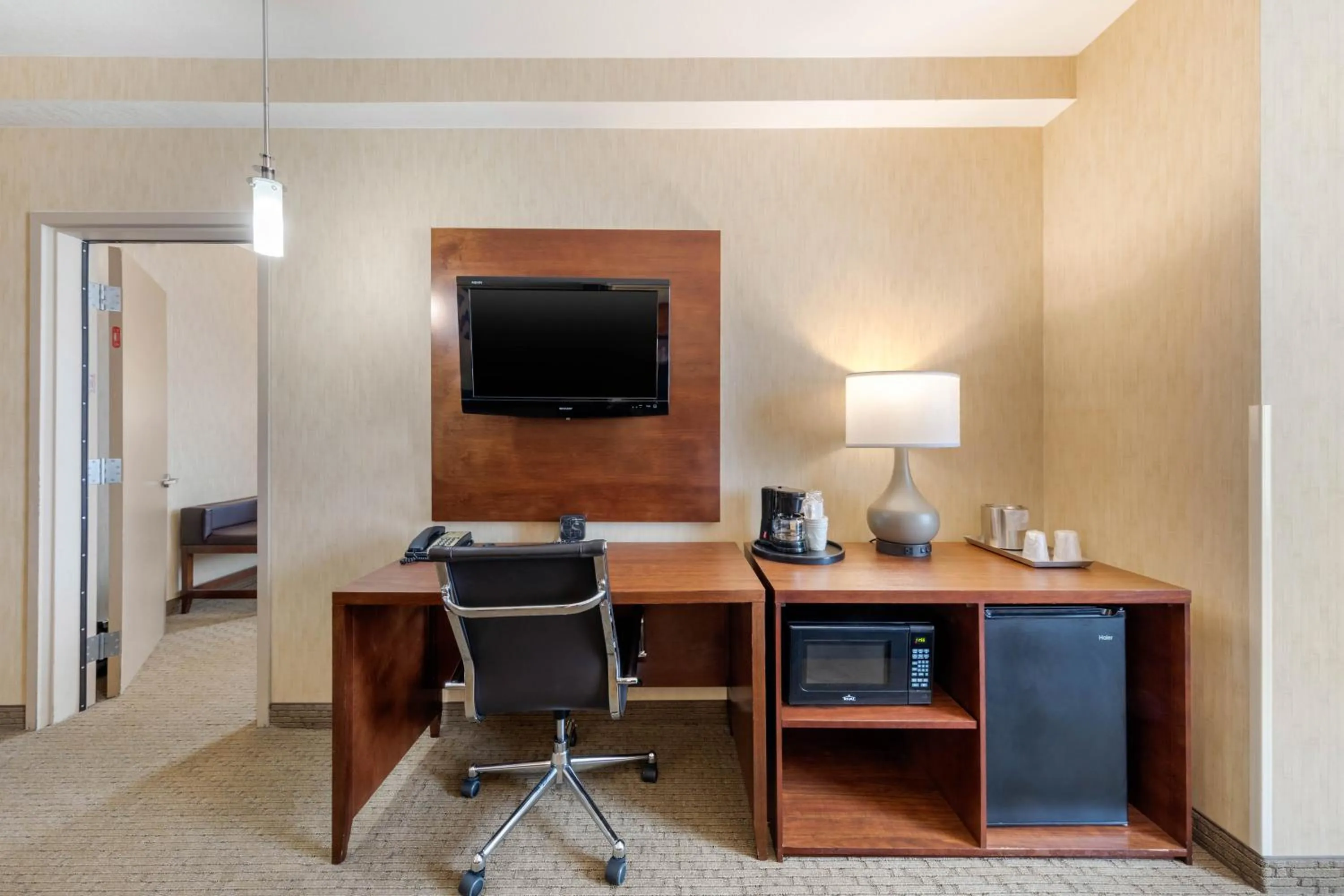 TV and multimedia in Comfort Suites Near City of Industry - Los Angeles