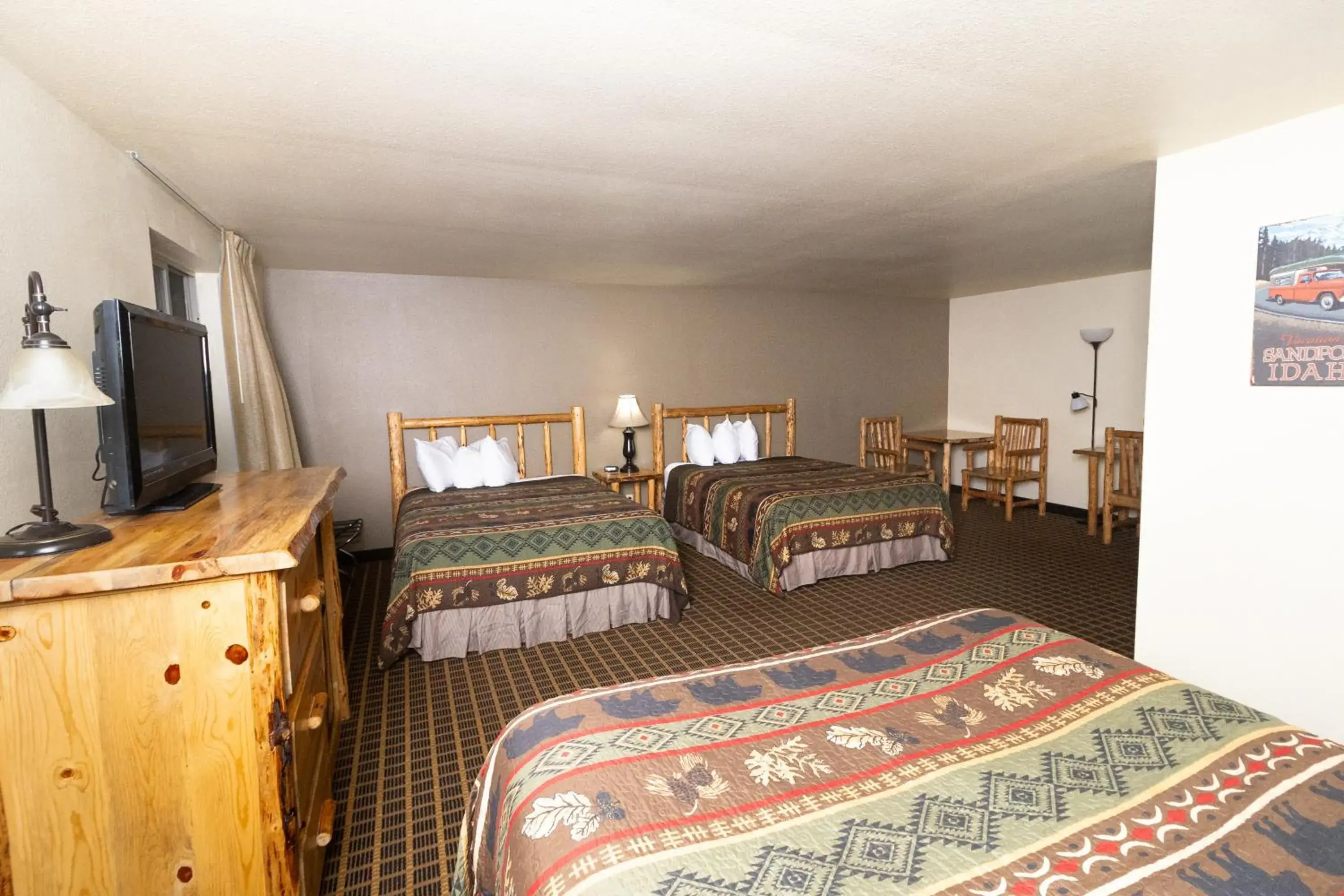 Deluxe Triple Room in FairBridge Inn and Suites Sandpoint Deluxe Triple Room in FairBridge Inn and Suites Sandpoint