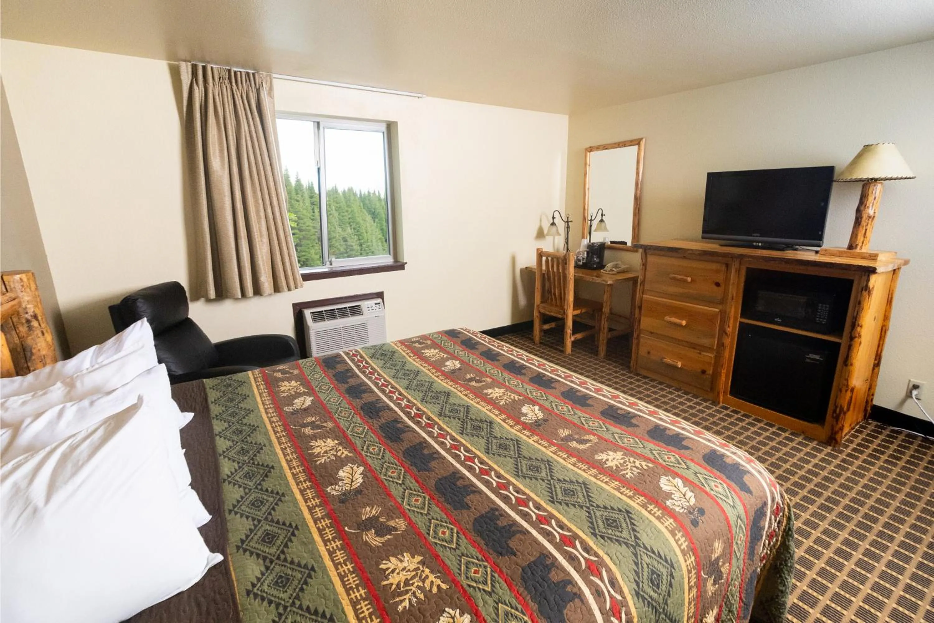 Photo of the whole room, Bed in FairBridge Inn and Suites Sandpoint