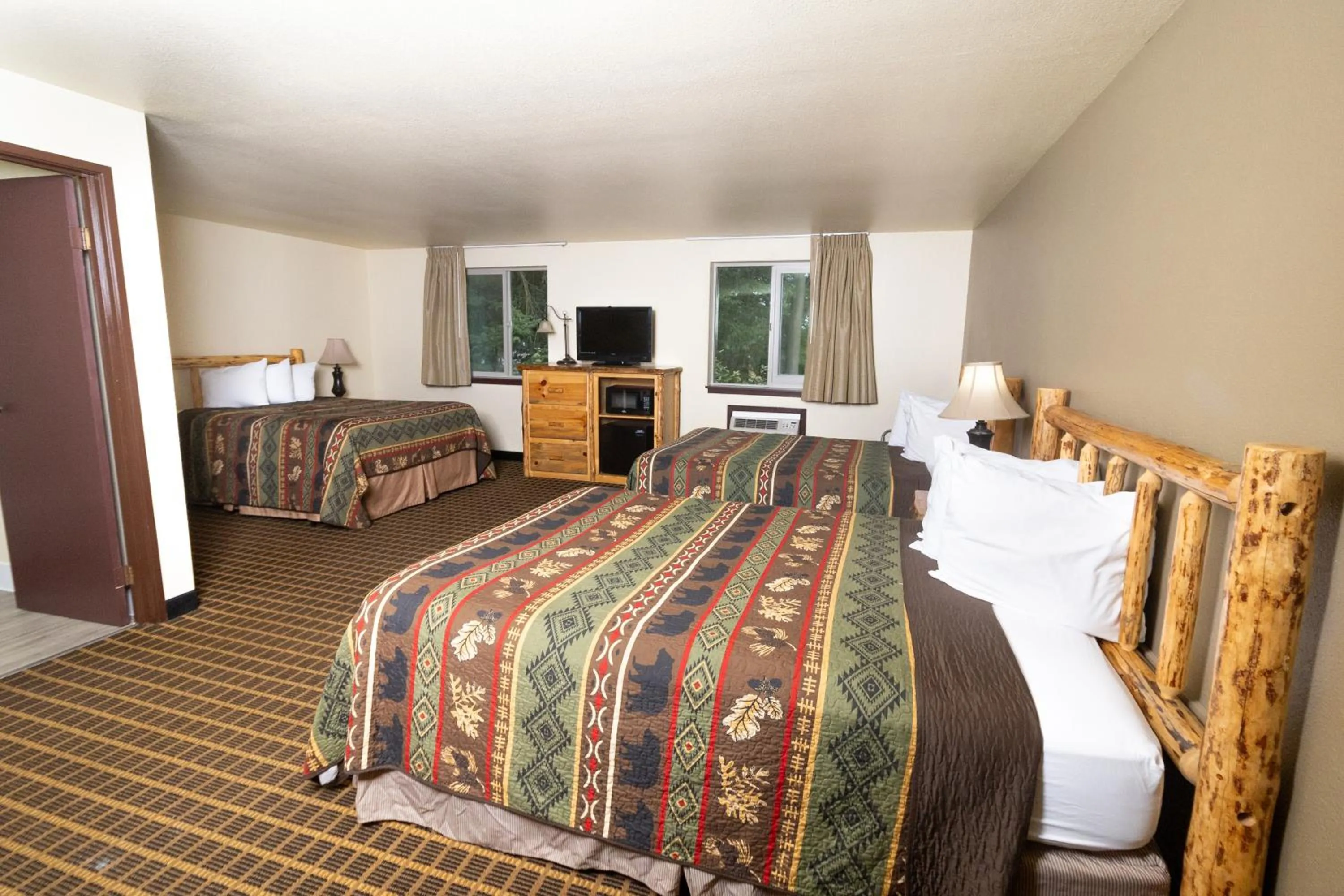 Photo of the whole room, Bed in FairBridge Inn and Suites Sandpoint