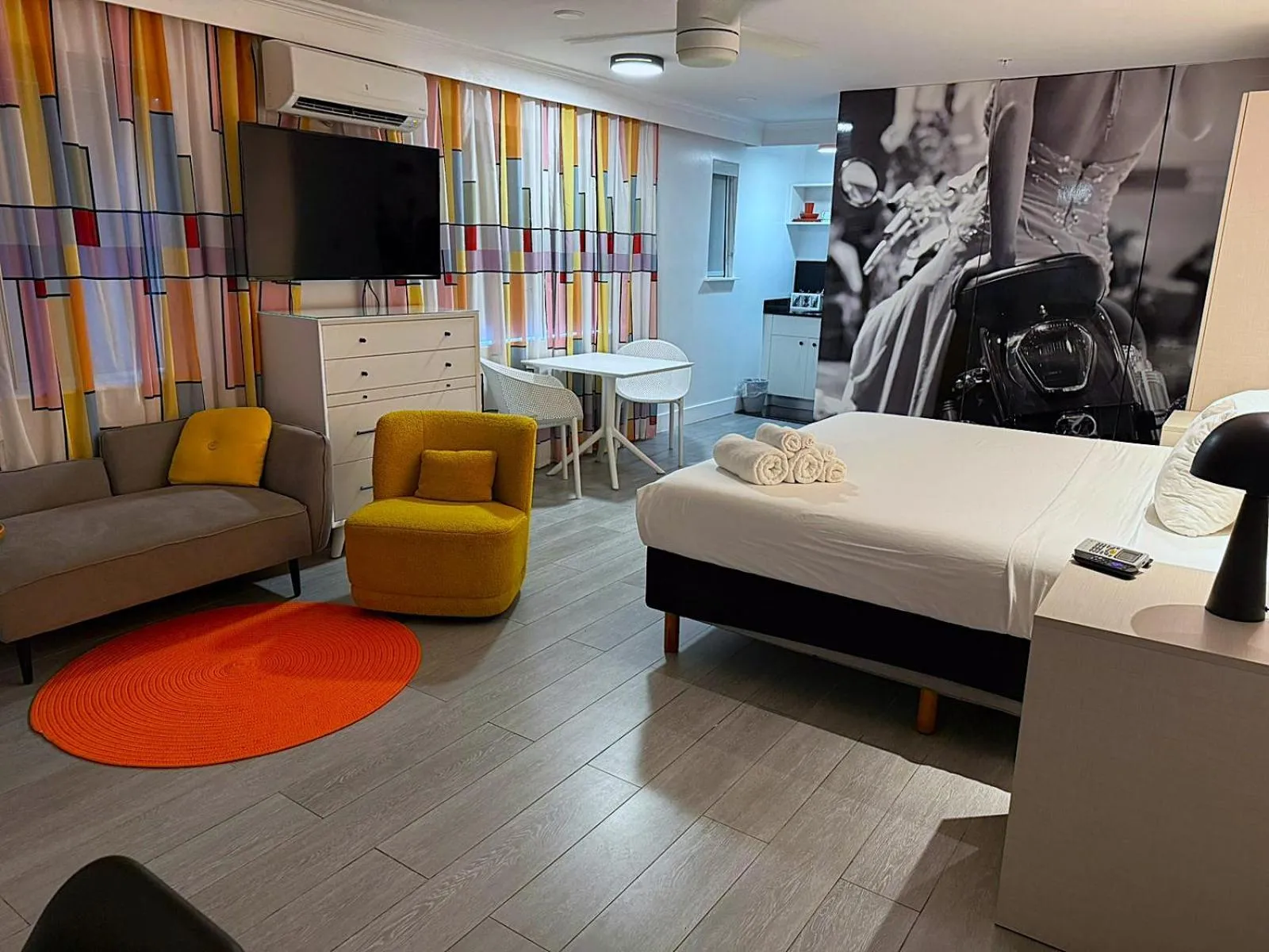 Living room in The Cove By Renzzi