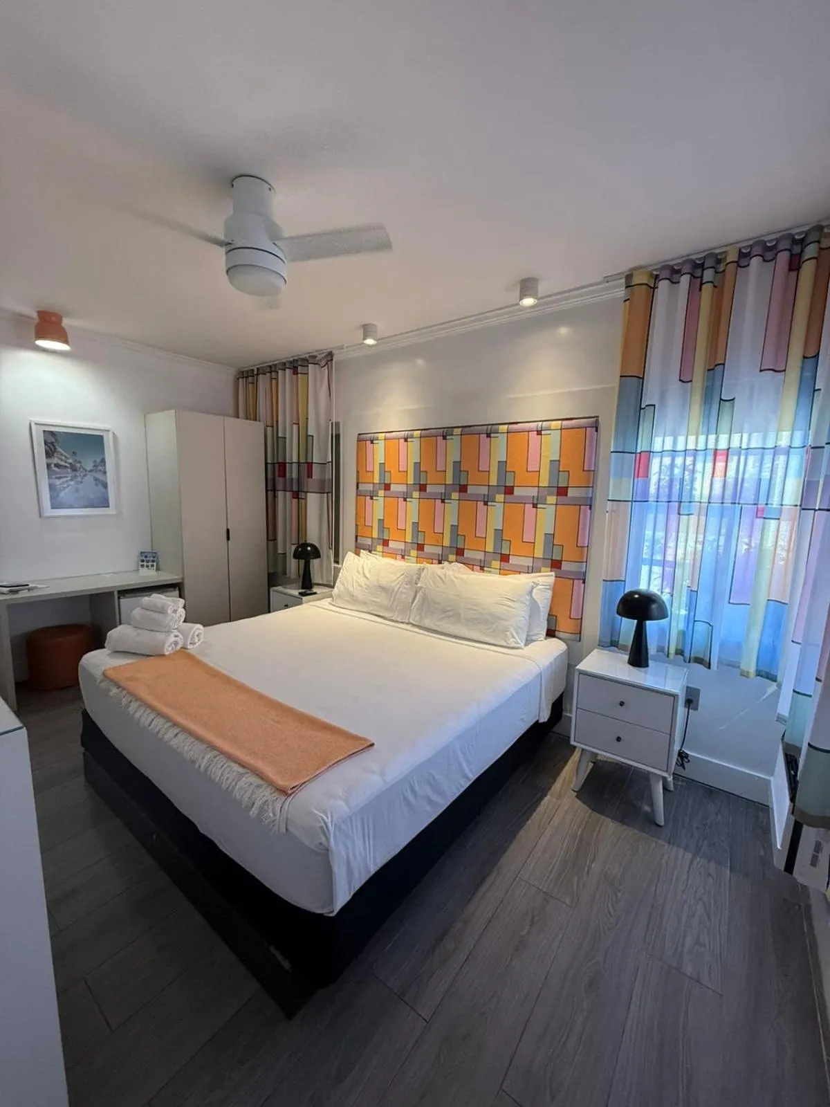 Bed in The Cove By Renzzi