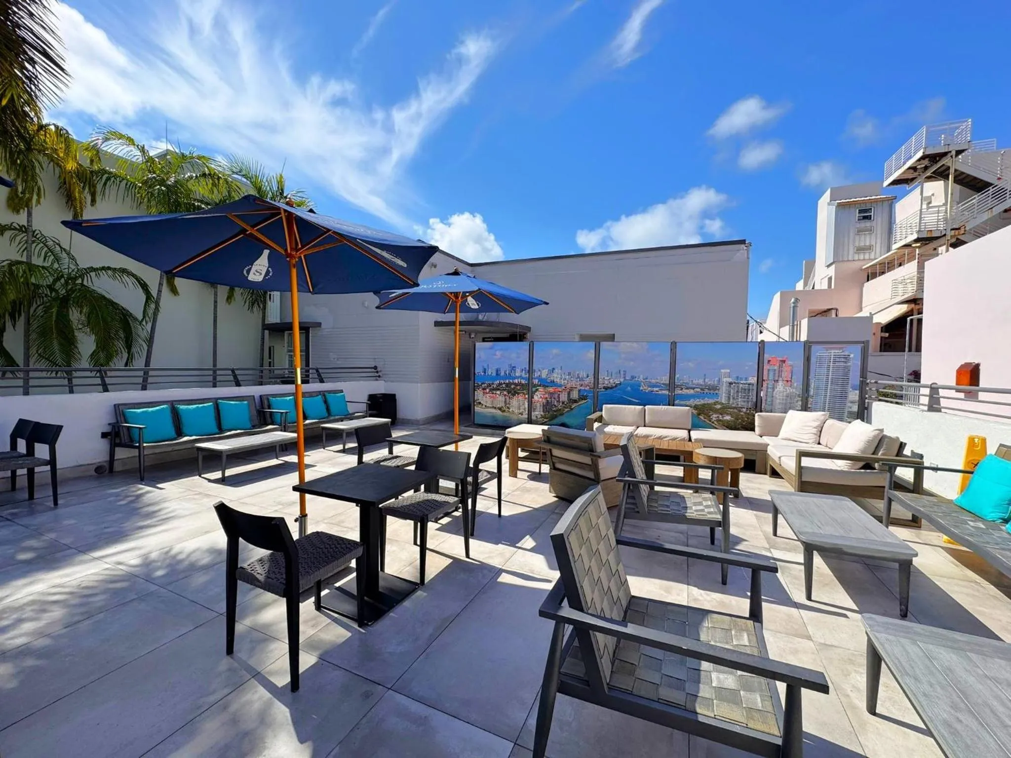 Balcony/Terrace in The Cove By Renzzi