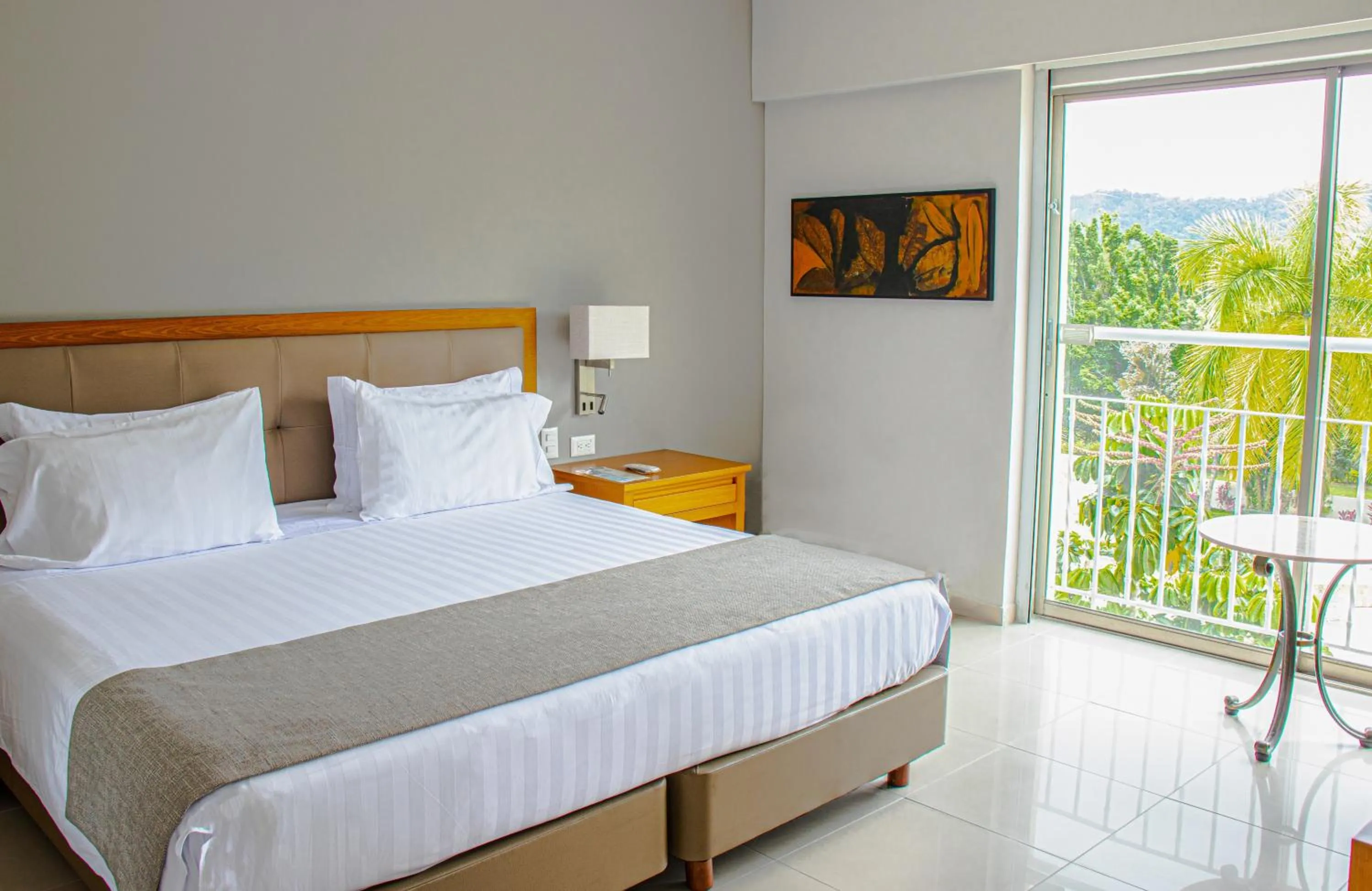 Photo of the whole room, Bed in Hotel Estelar Altamira