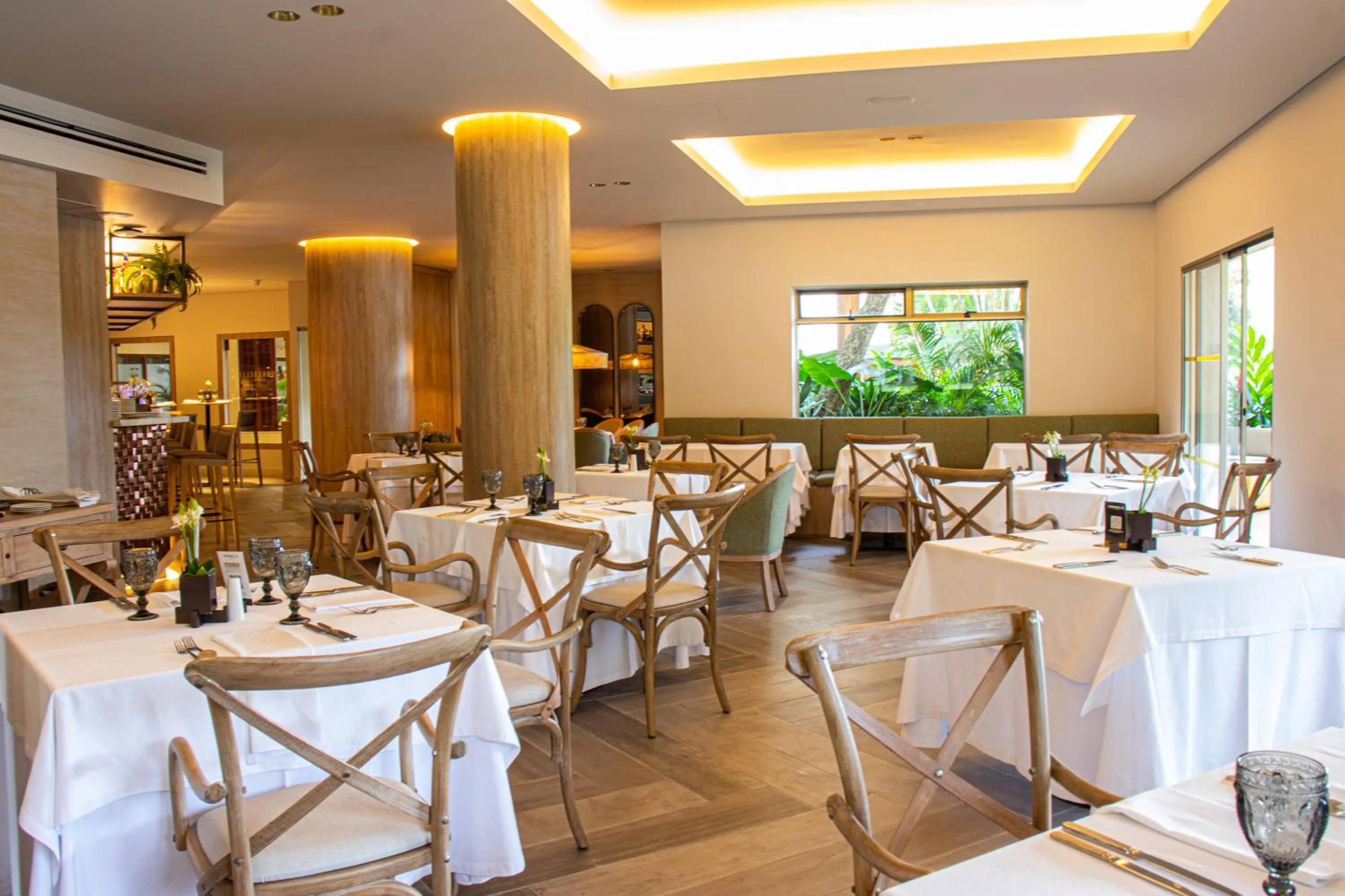 Restaurant/places to eat in Hotel Estelar Altamira
