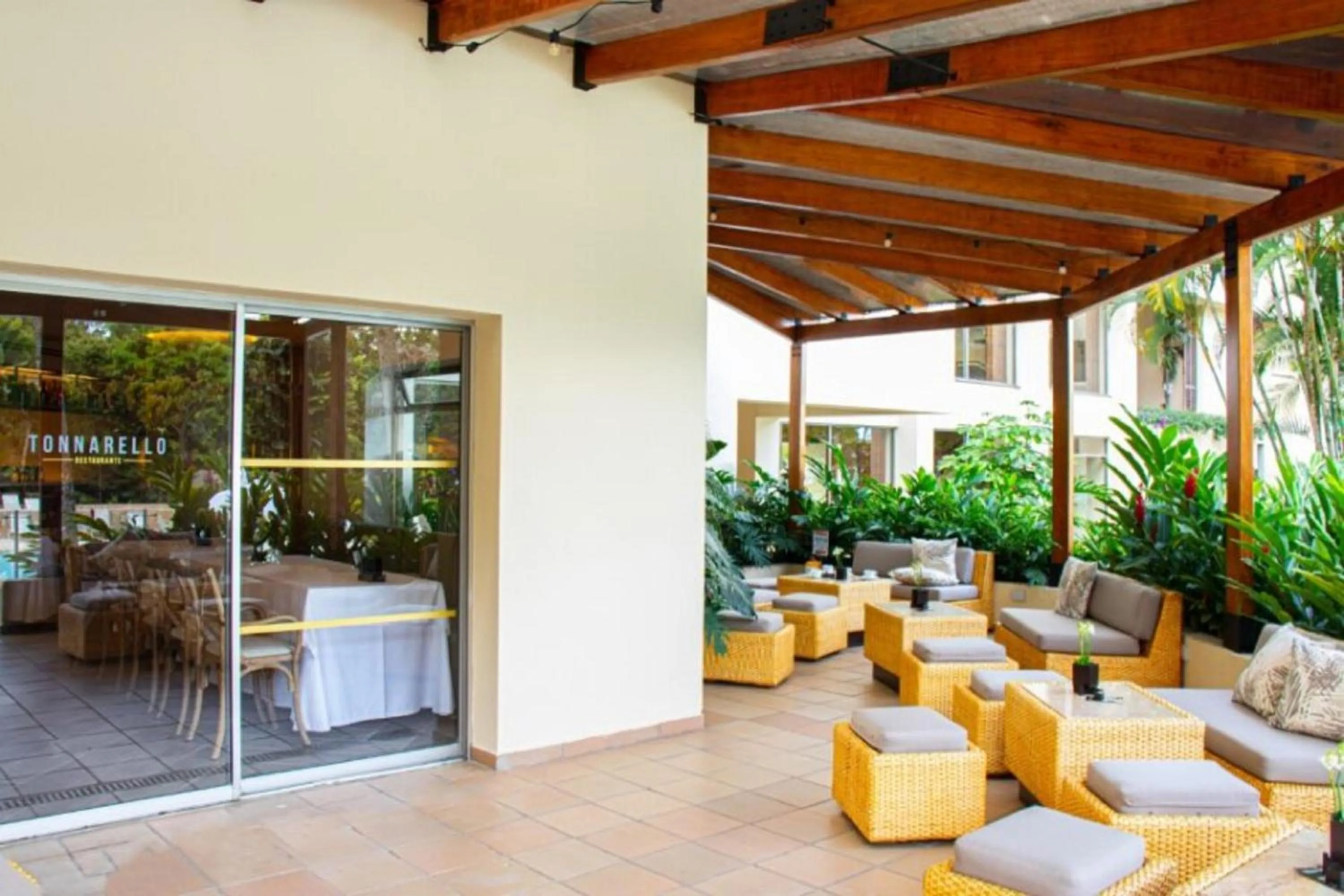 Restaurant/places to eat in Hotel Estelar Altamira