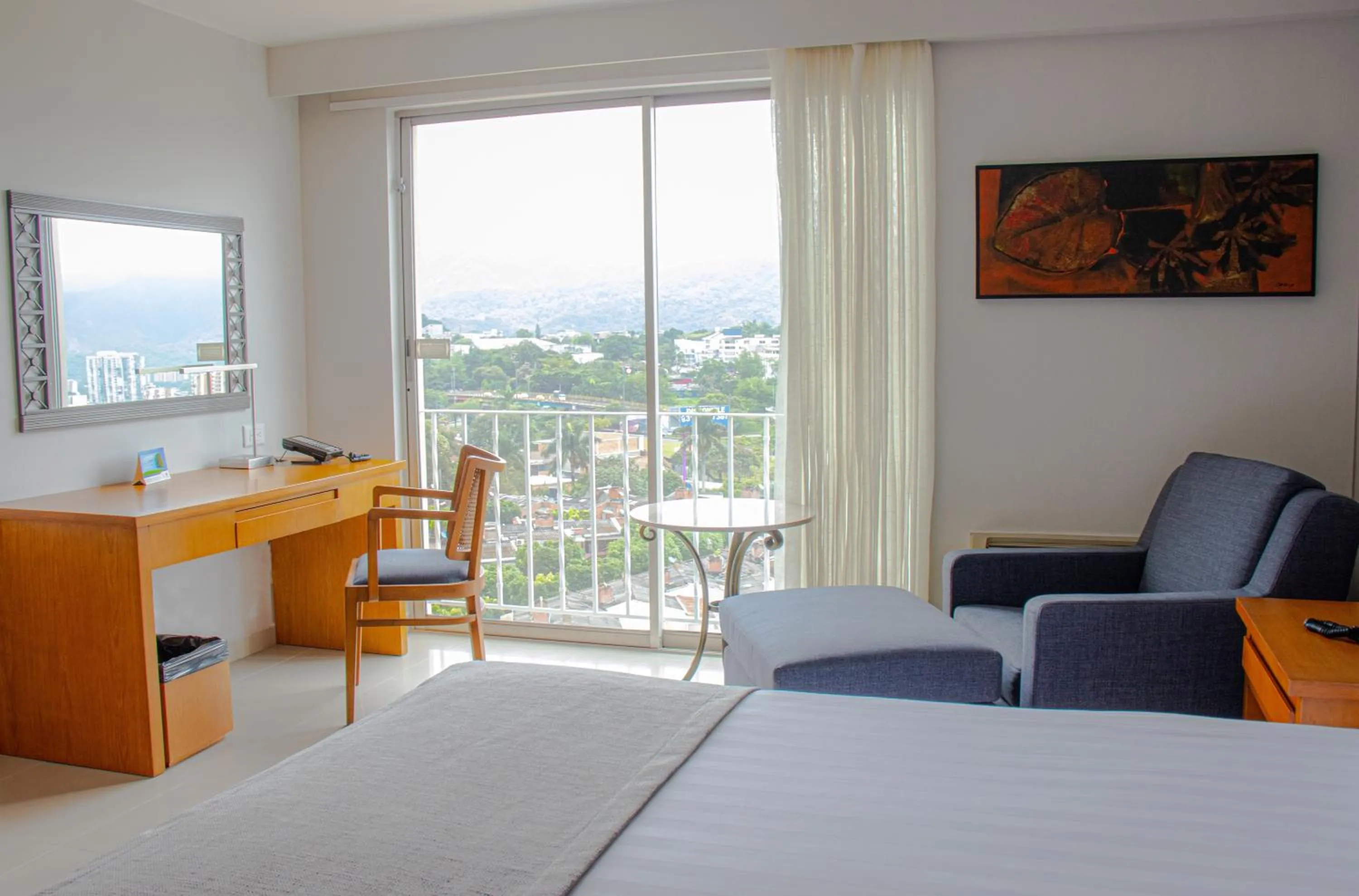 Photo of the whole room, Bed in Hotel Estelar Altamira