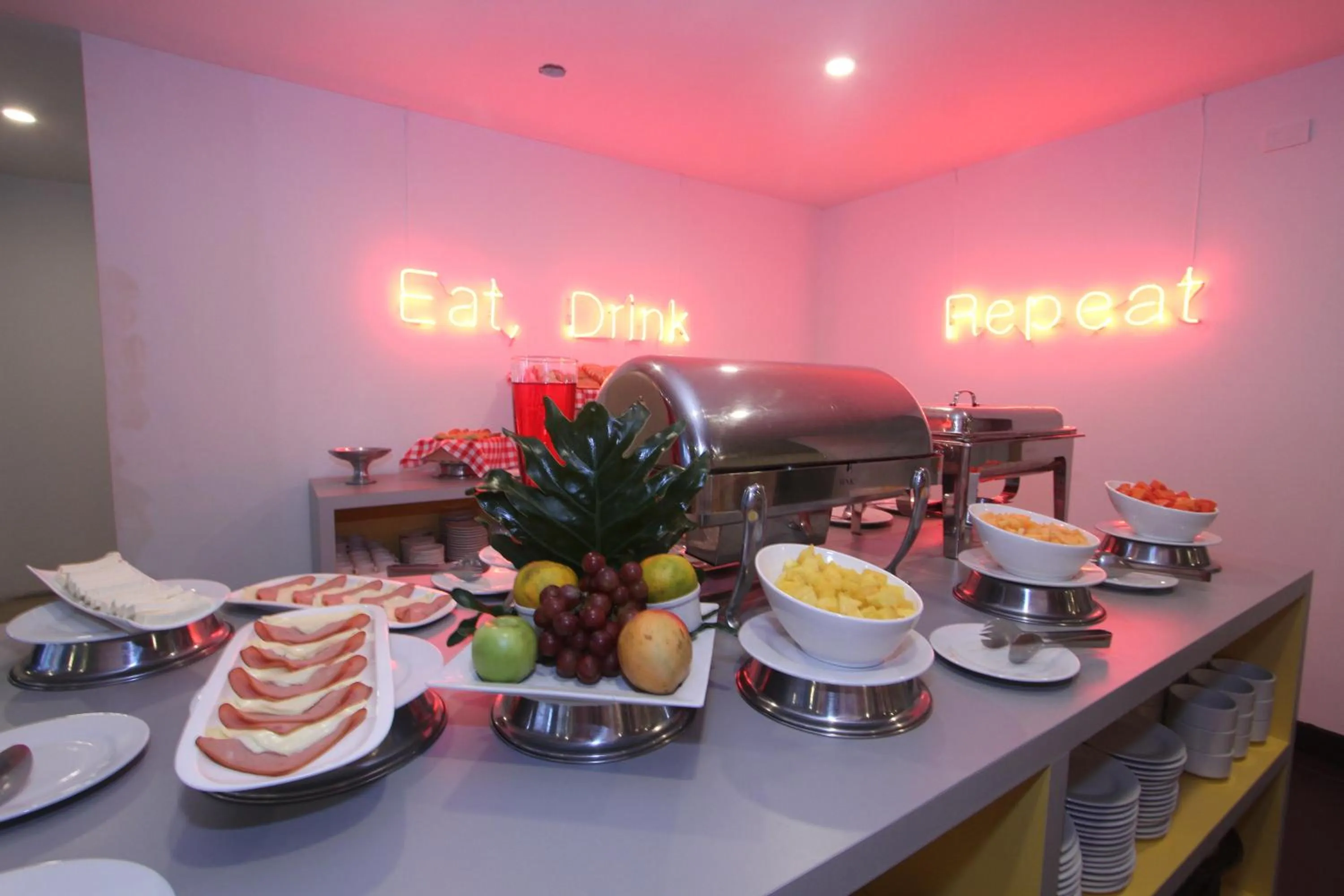 Food and drinks in Pop Art Hotel Las Colinas Manizales