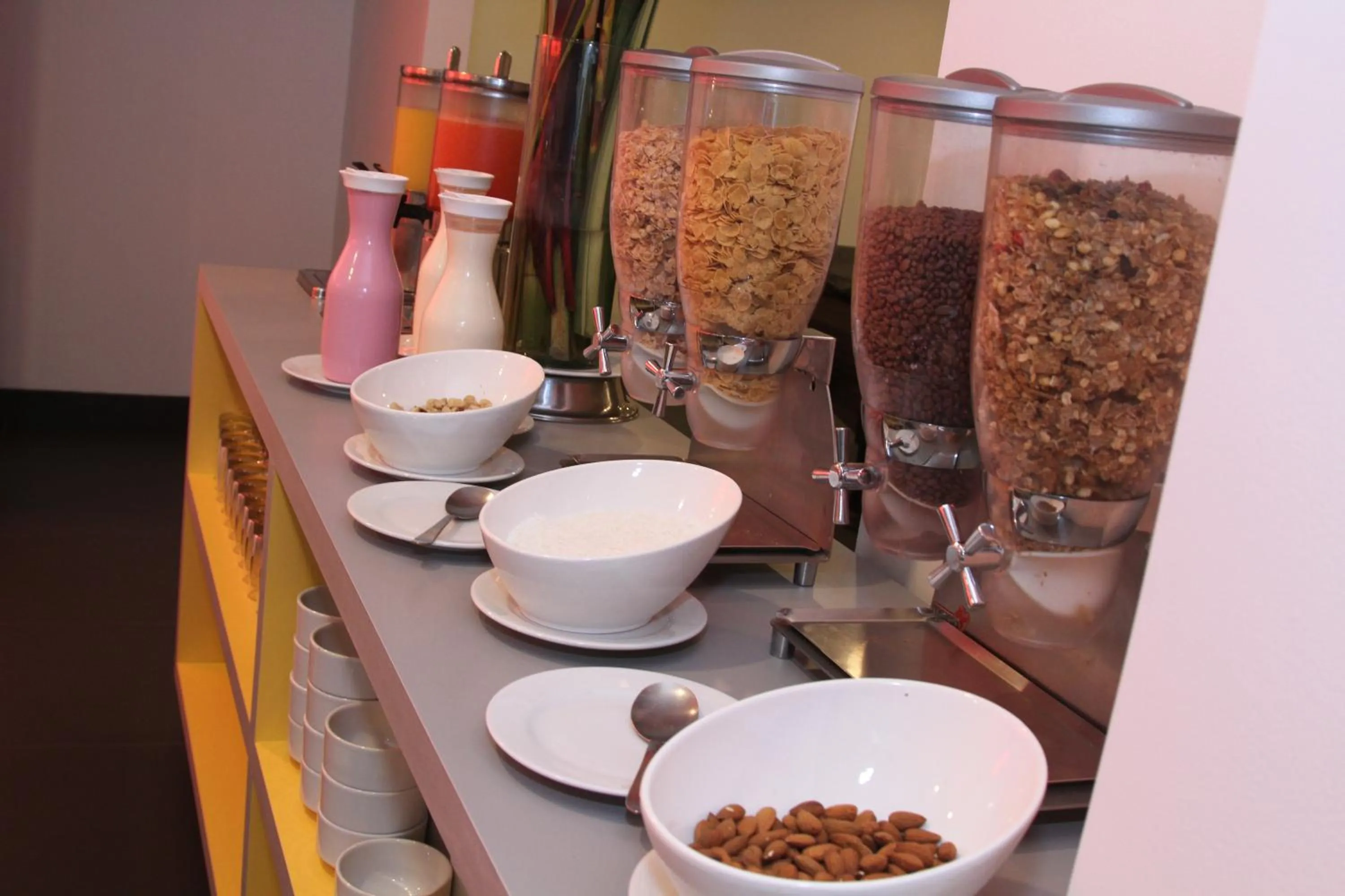 Food and drinks in Pop Art Hotel Las Colinas Manizales