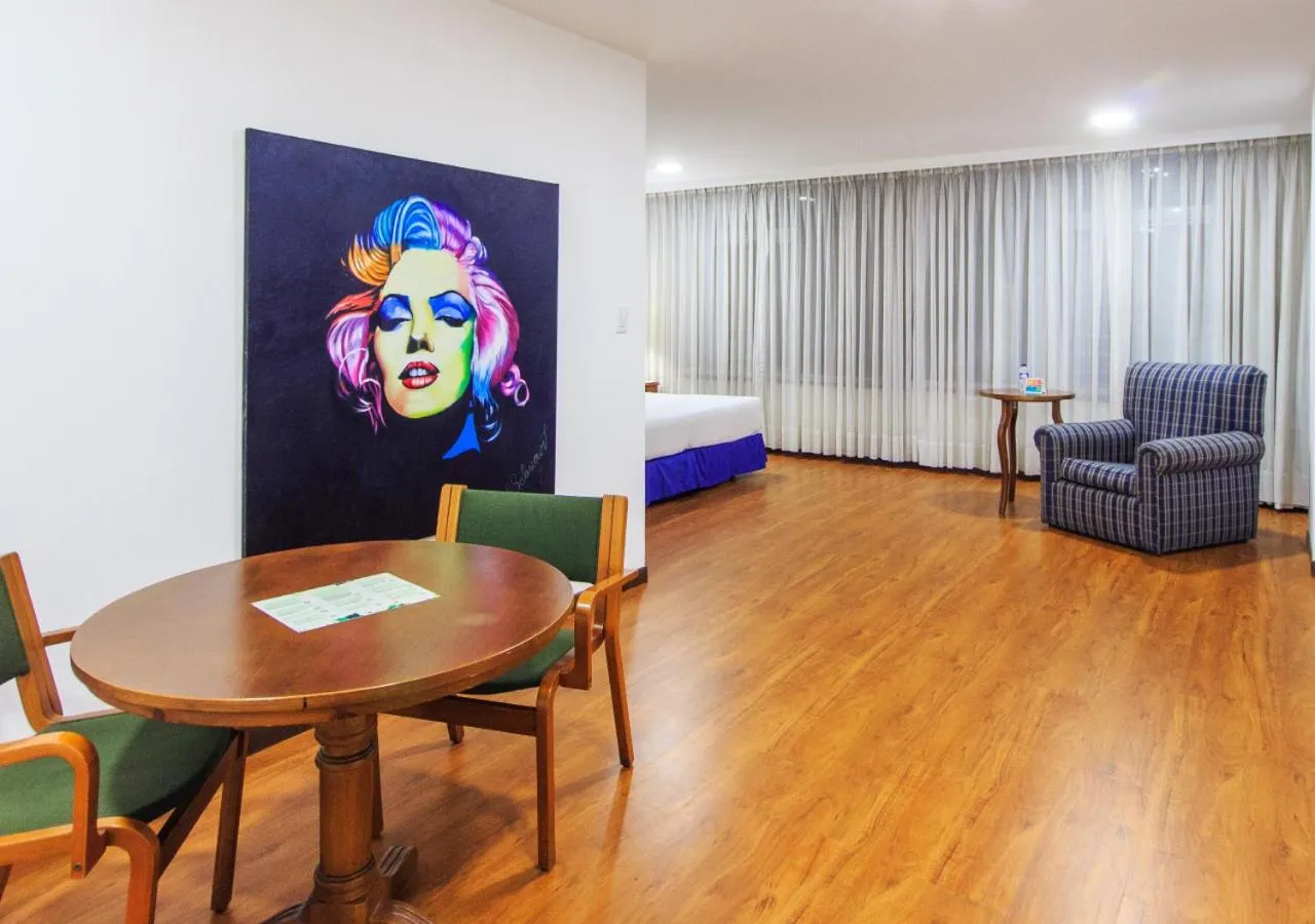 Photo of the whole room in Pop Art Hotel Las Colinas Manizales