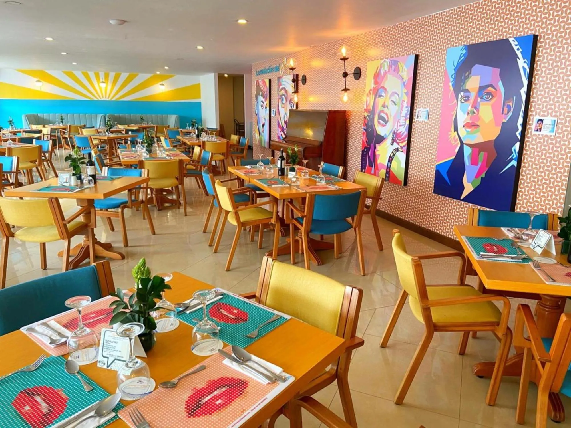 Restaurant/places to eat in Pop Art Hotel Las Colinas Manizales