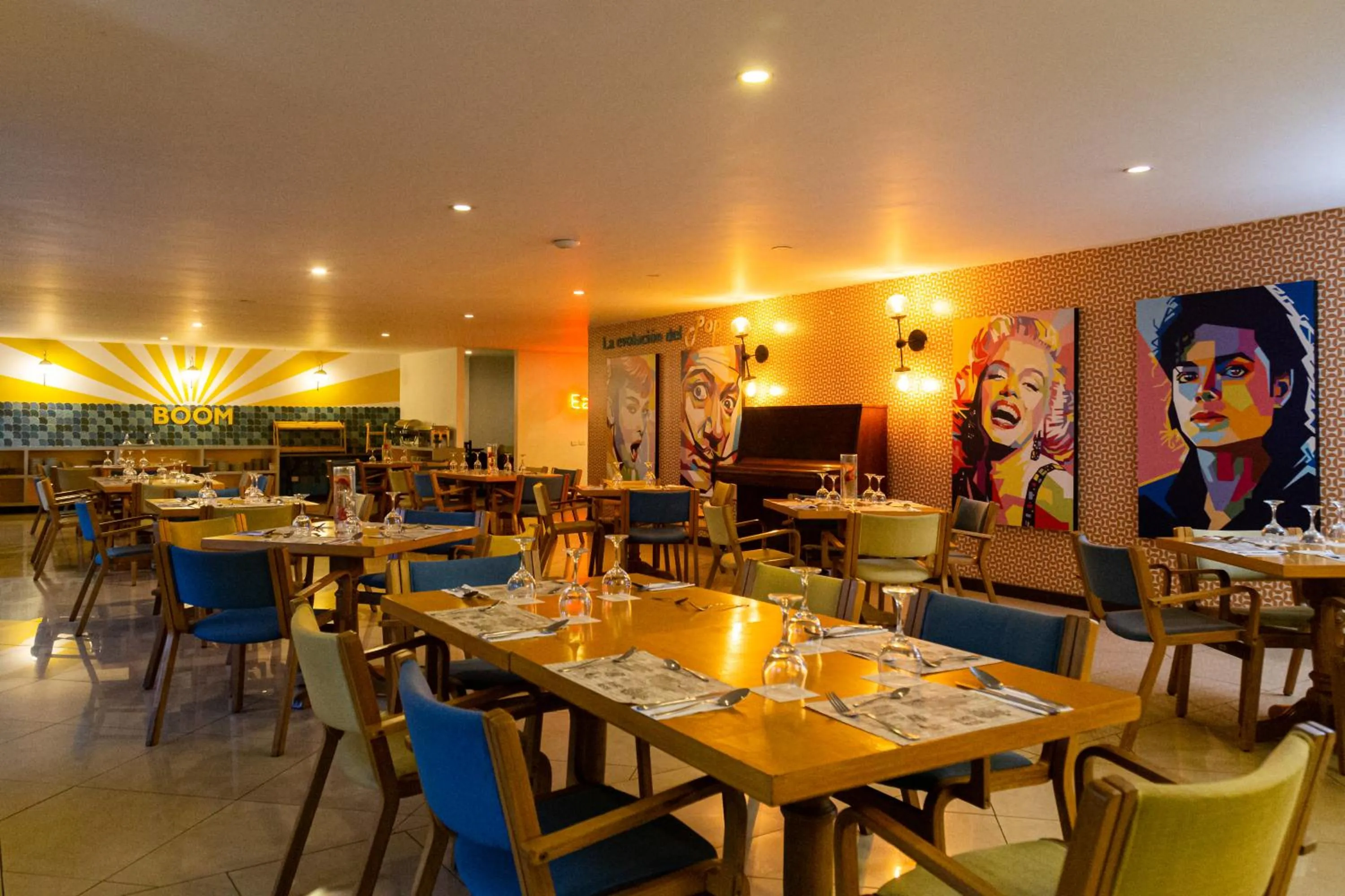 Restaurant/places to eat in Pop Art Hotel Las Colinas Manizales