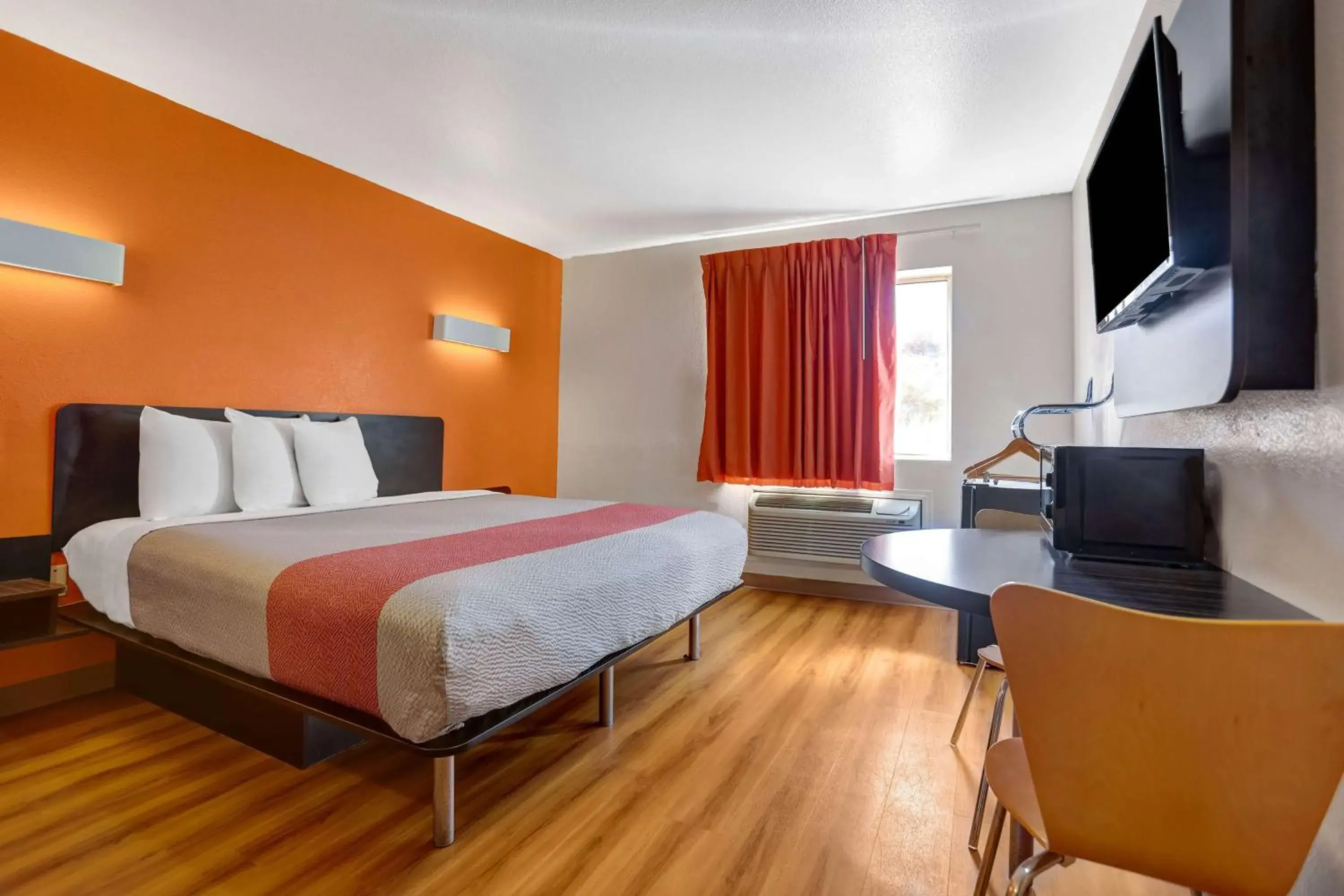 King Room - Smoking in Motel 6-Truth Or Consequences, NM King Room - Smoking in Motel 6-Truth Or Consequences, NM