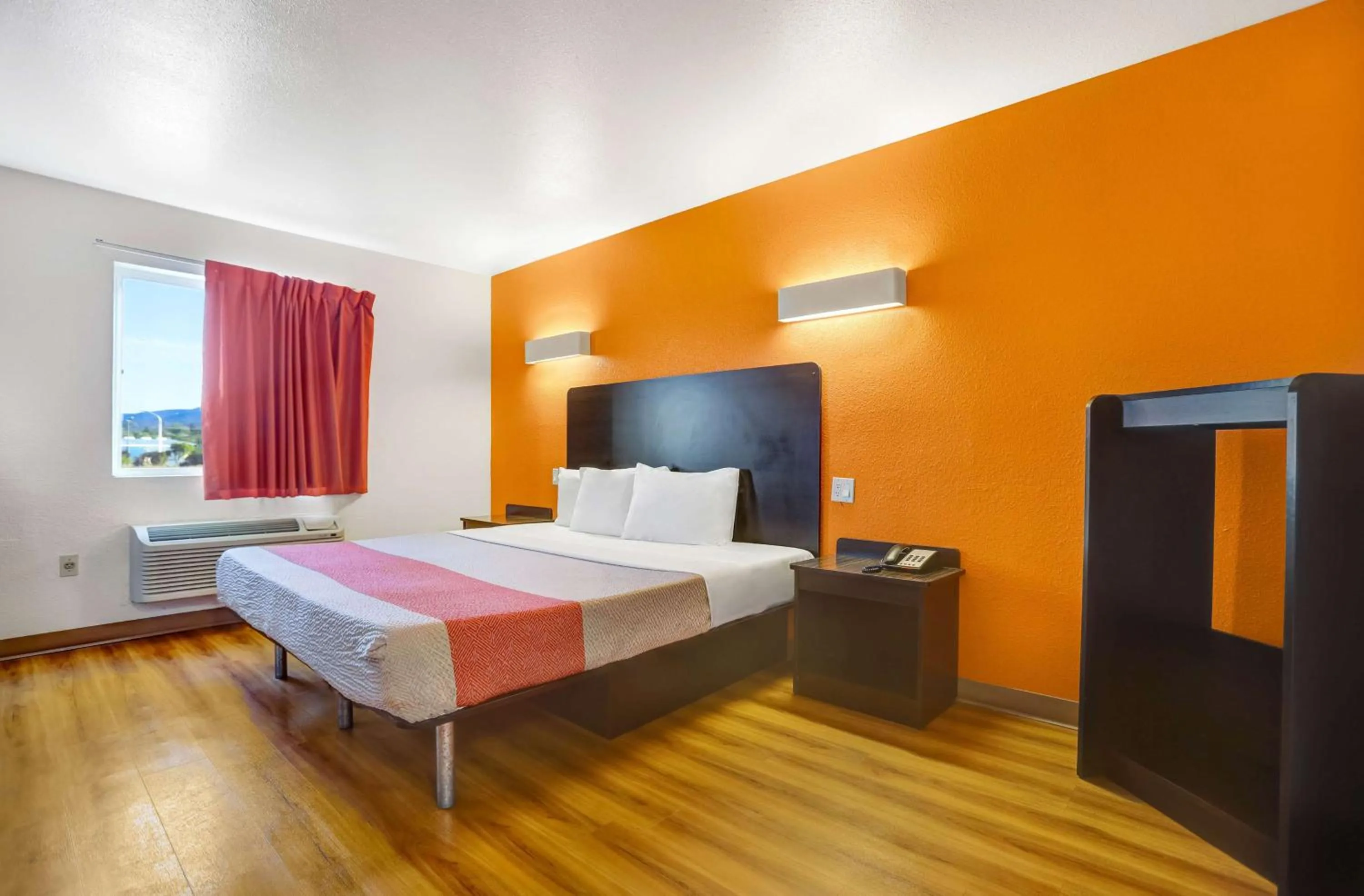 Photo of the whole room, Bed in Motel 6-Silver City, NM