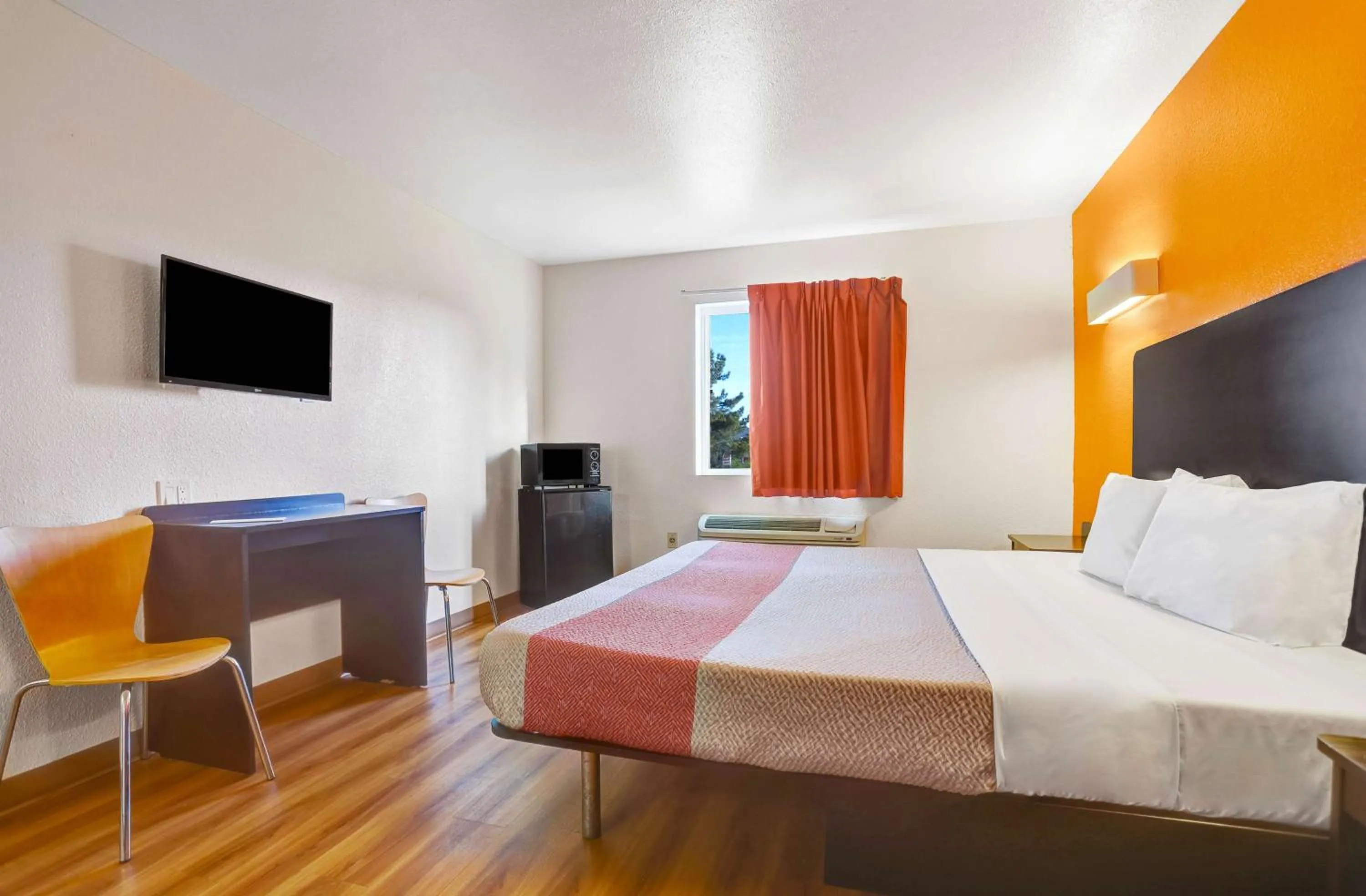 Photo of the whole room, Bed in Motel 6-Silver City, NM