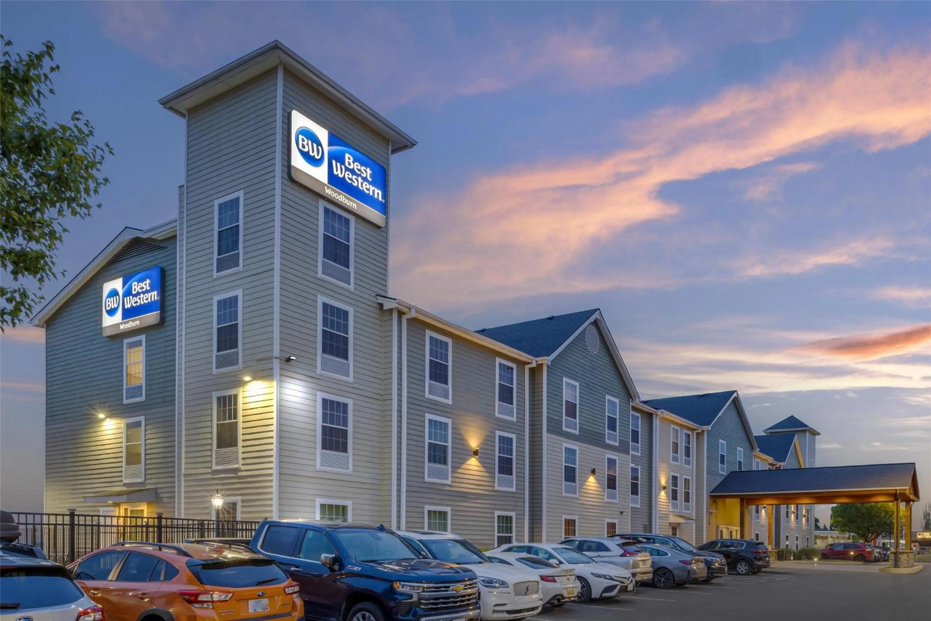 Property building in Best Western Woodburn Inn