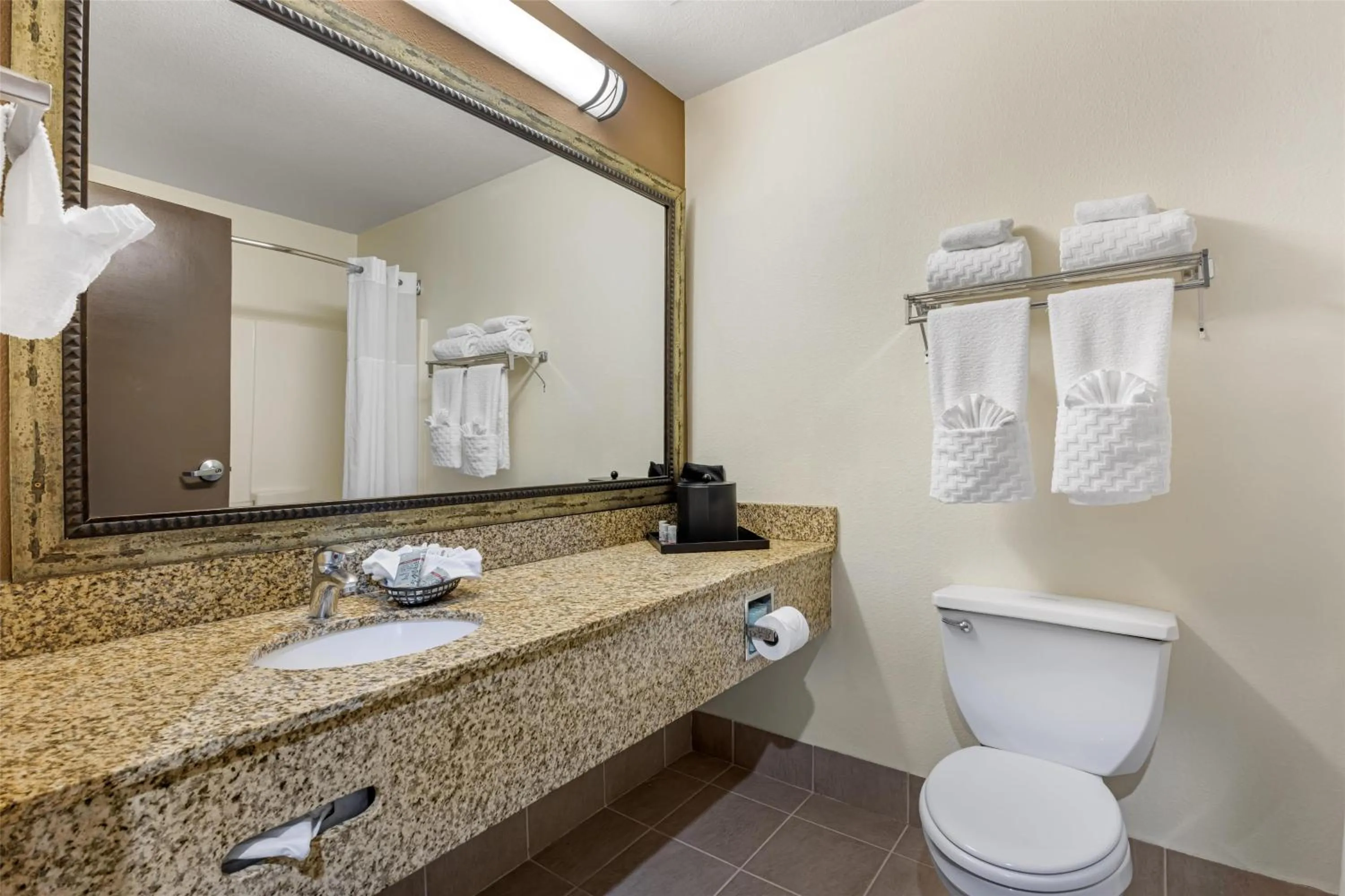 Bathroom in Best Western Woodburn Inn