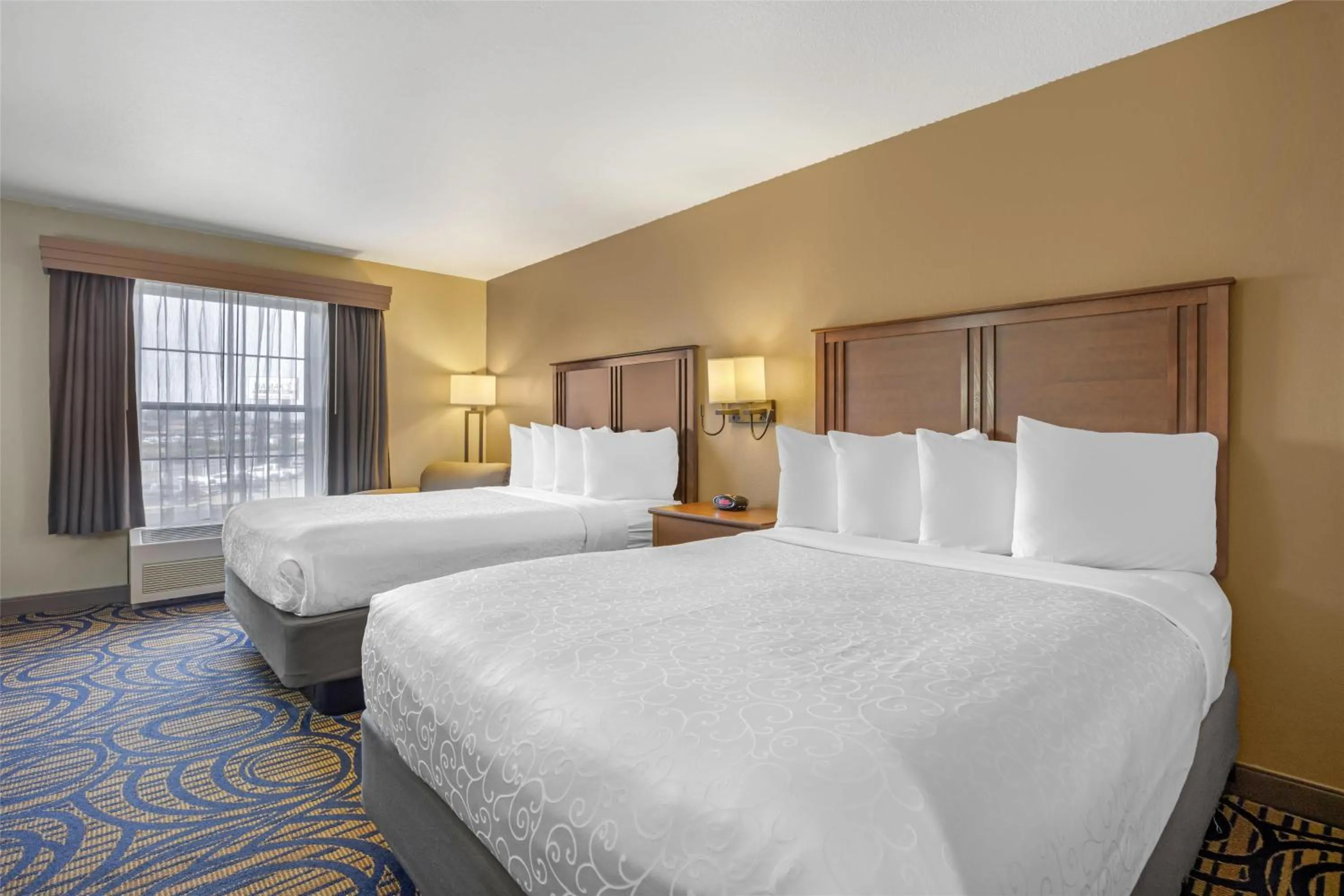 Bedroom, Bed in Best Western Woodburn Inn