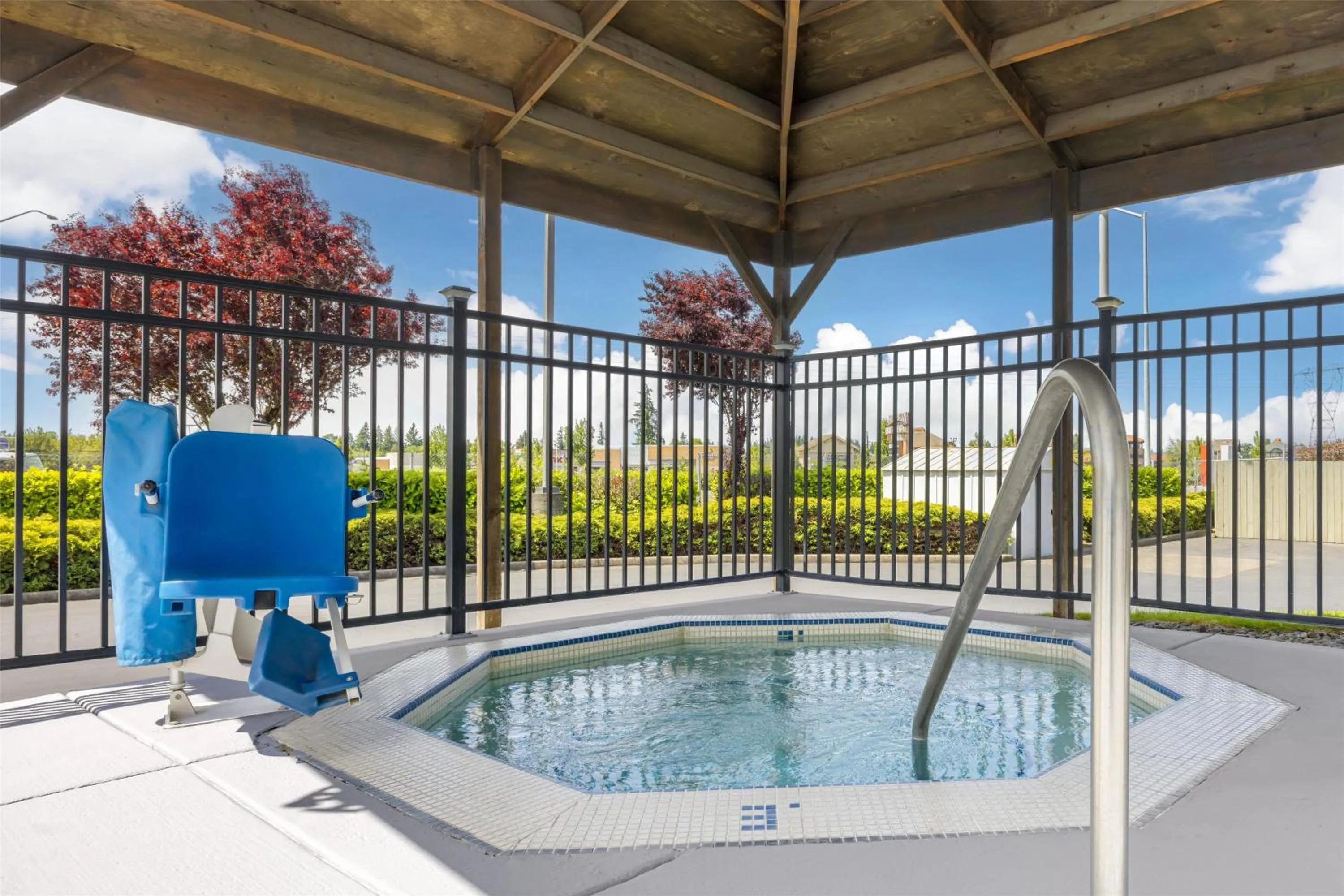 Pool view in Best Western Woodburn Inn